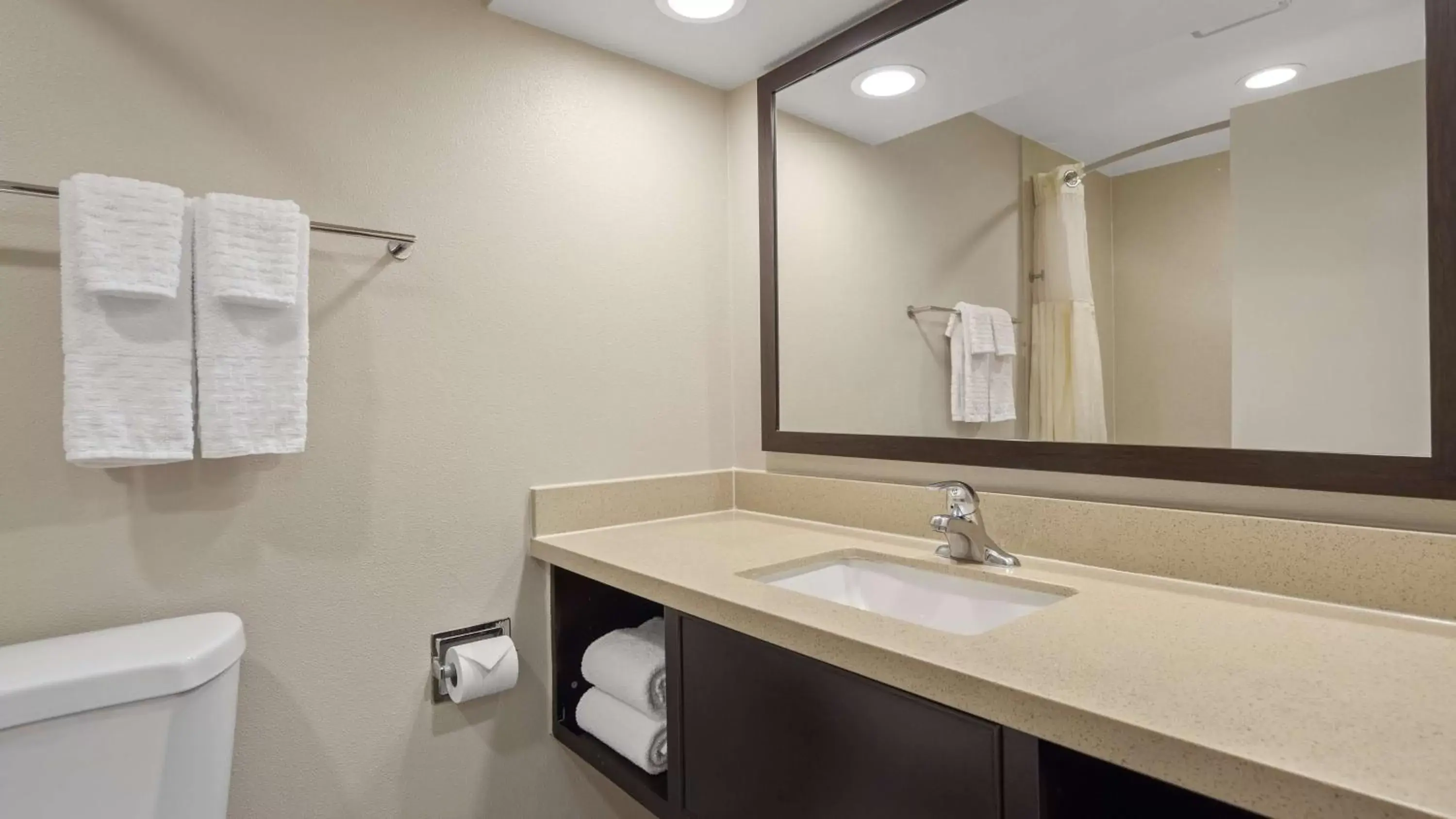 Photo of the whole room, Bathroom in Best Western Pasadena Royale Inn & Suites