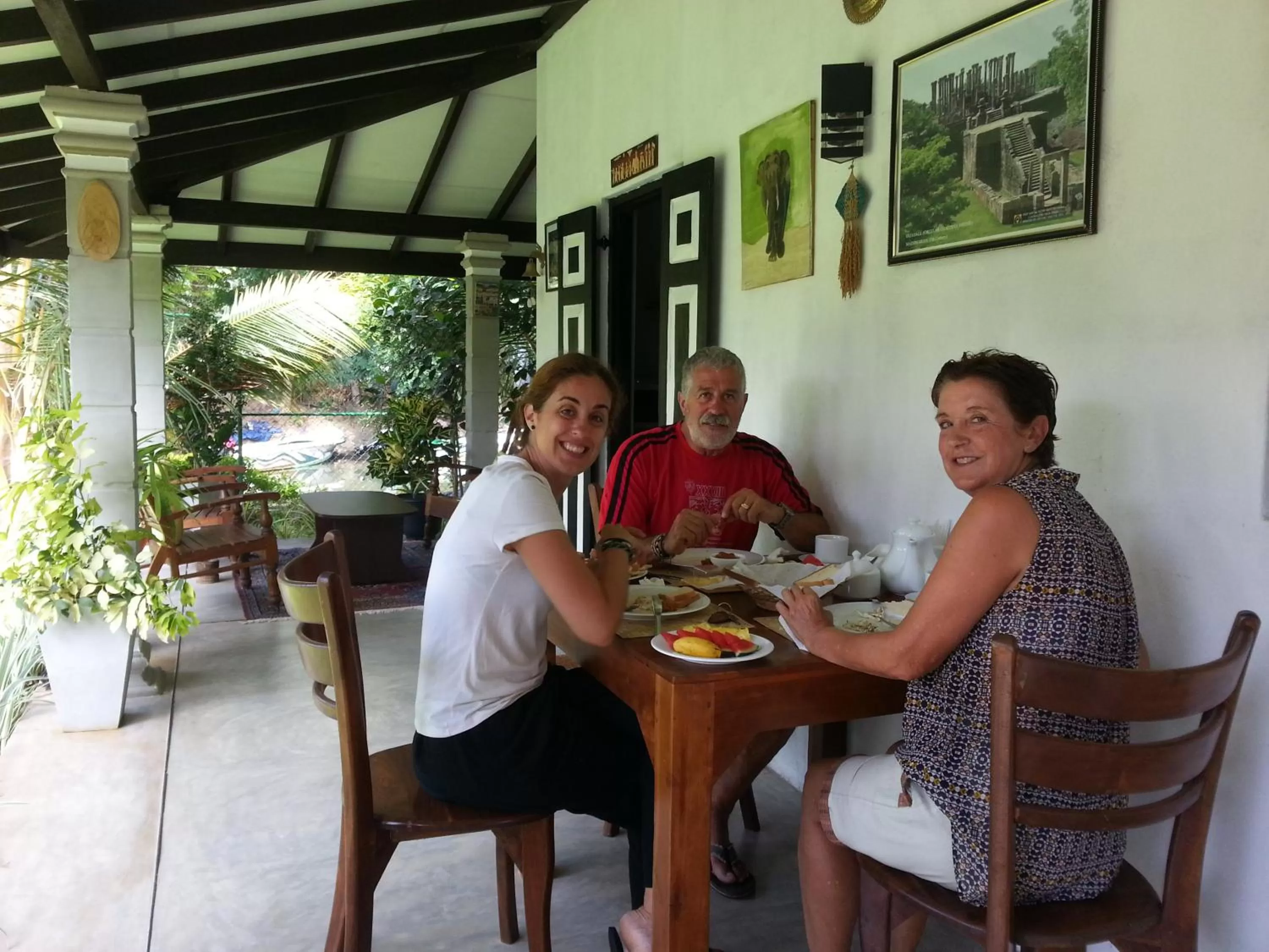 Family in Green Wood Villa Negombo
