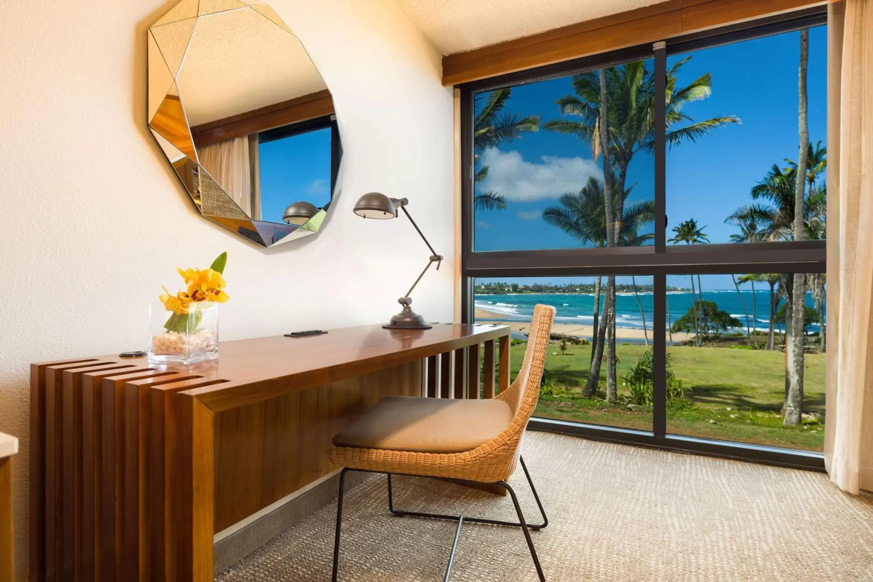 Bedroom, TV/Entertainment Center in Hilton Garden Inn Kauai Wailua Bay, HI