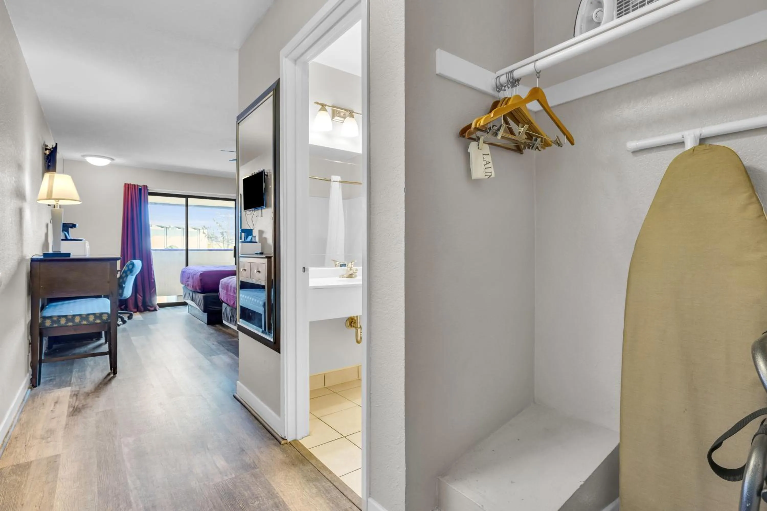 Bed in Bay Breeze Inn