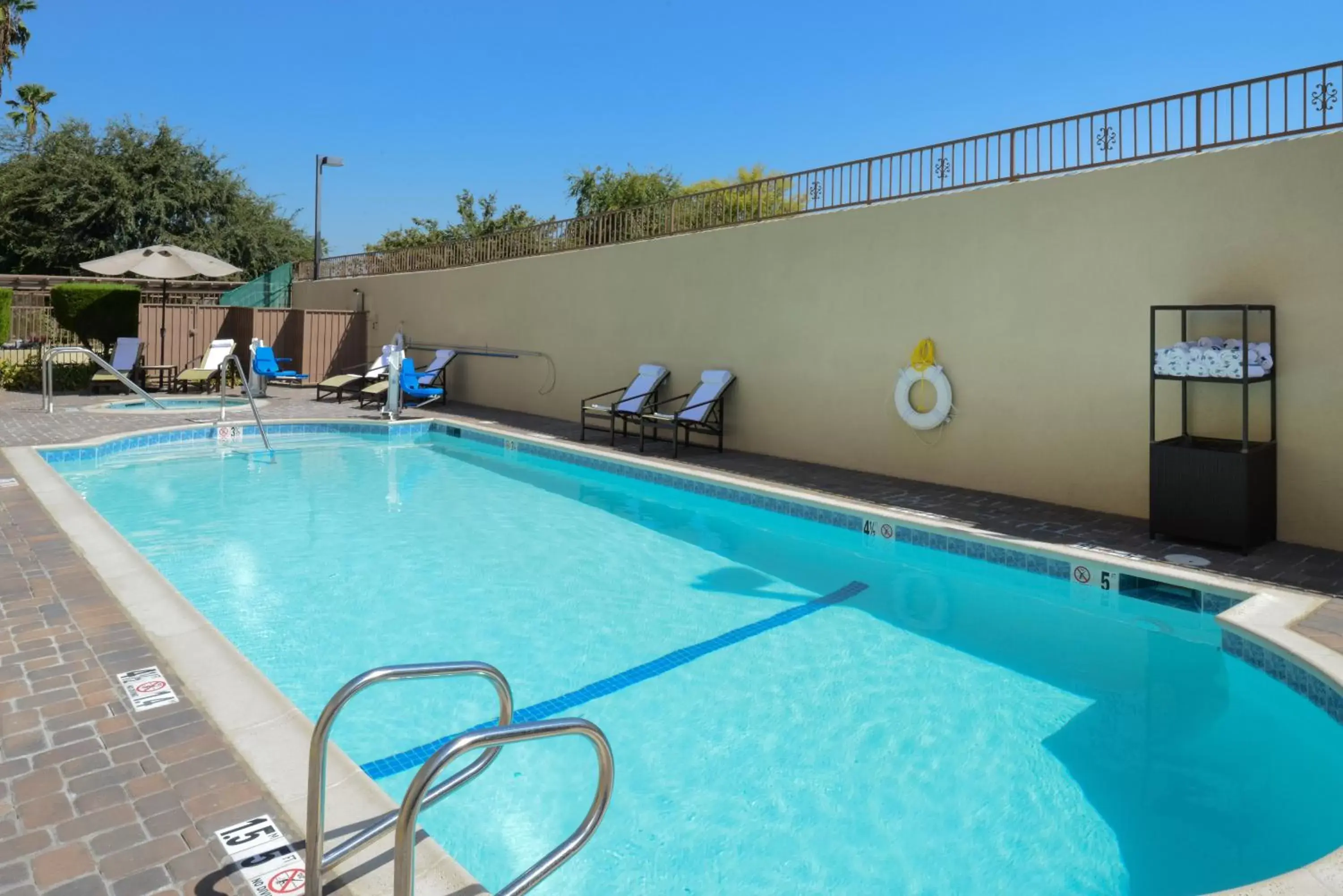 Swimming Pool in Holiday Inn Express Hotel & Suites Pasadena-Colorado Boulevard, an IHG Hotel