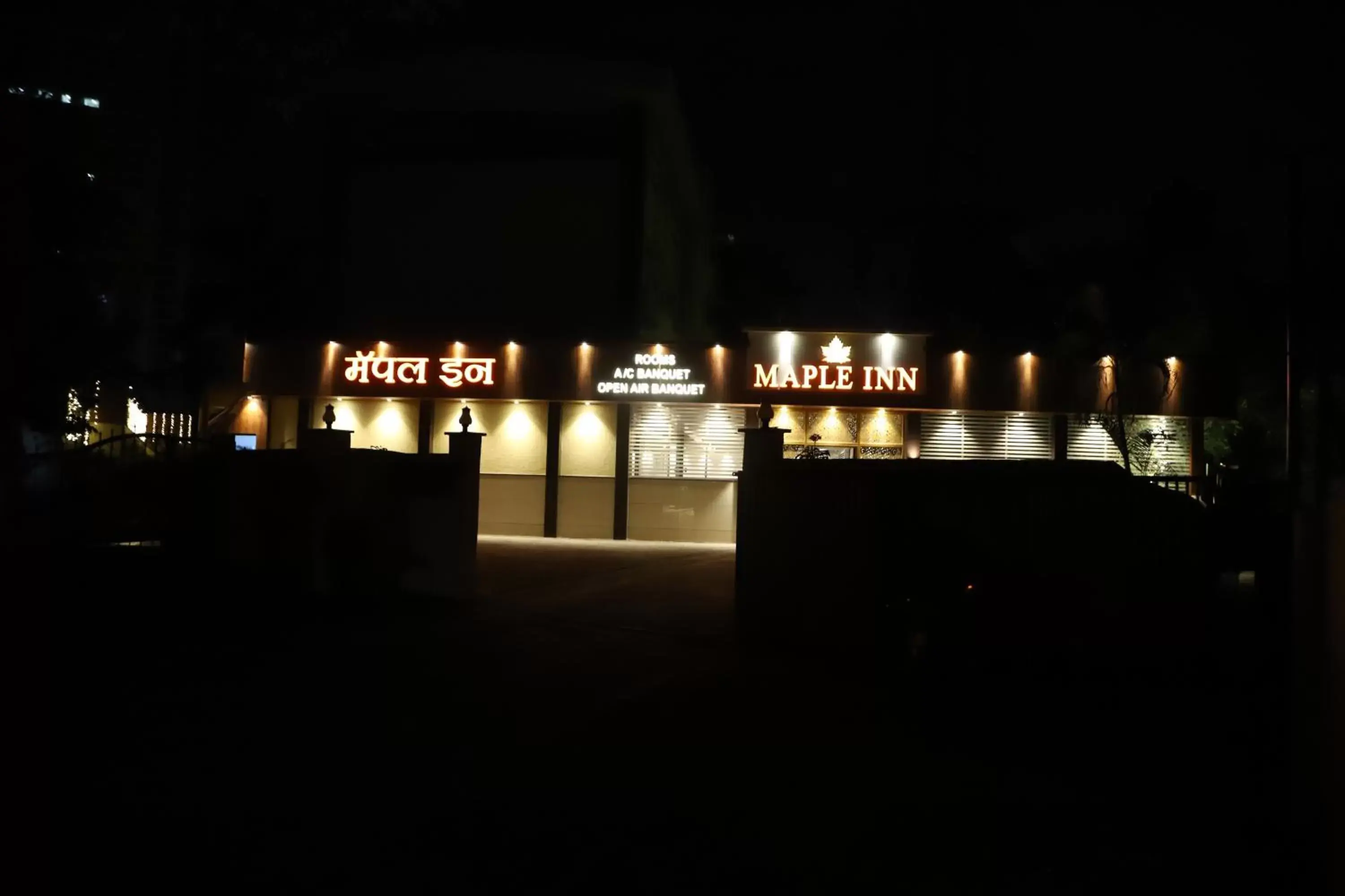 Night, Property Building in Maple Inn Night, Property Building in Maple Inn