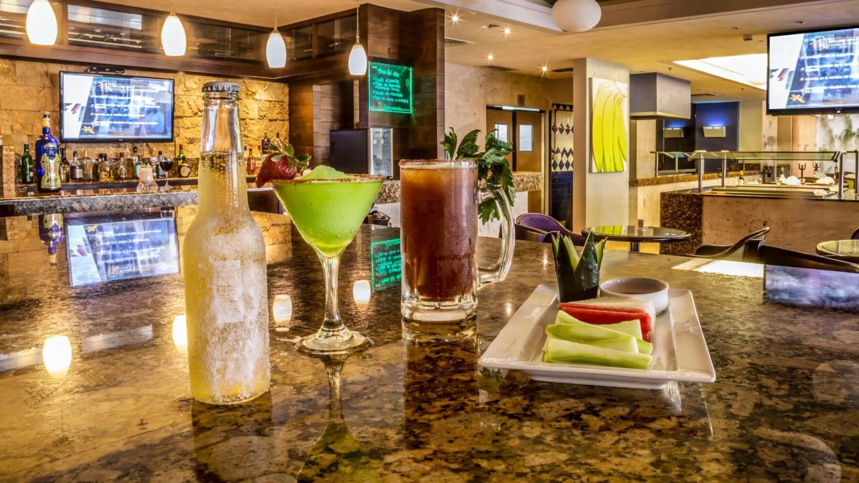 Lounge or bar in Holiday Inn Orizaba, an IHG Hotel