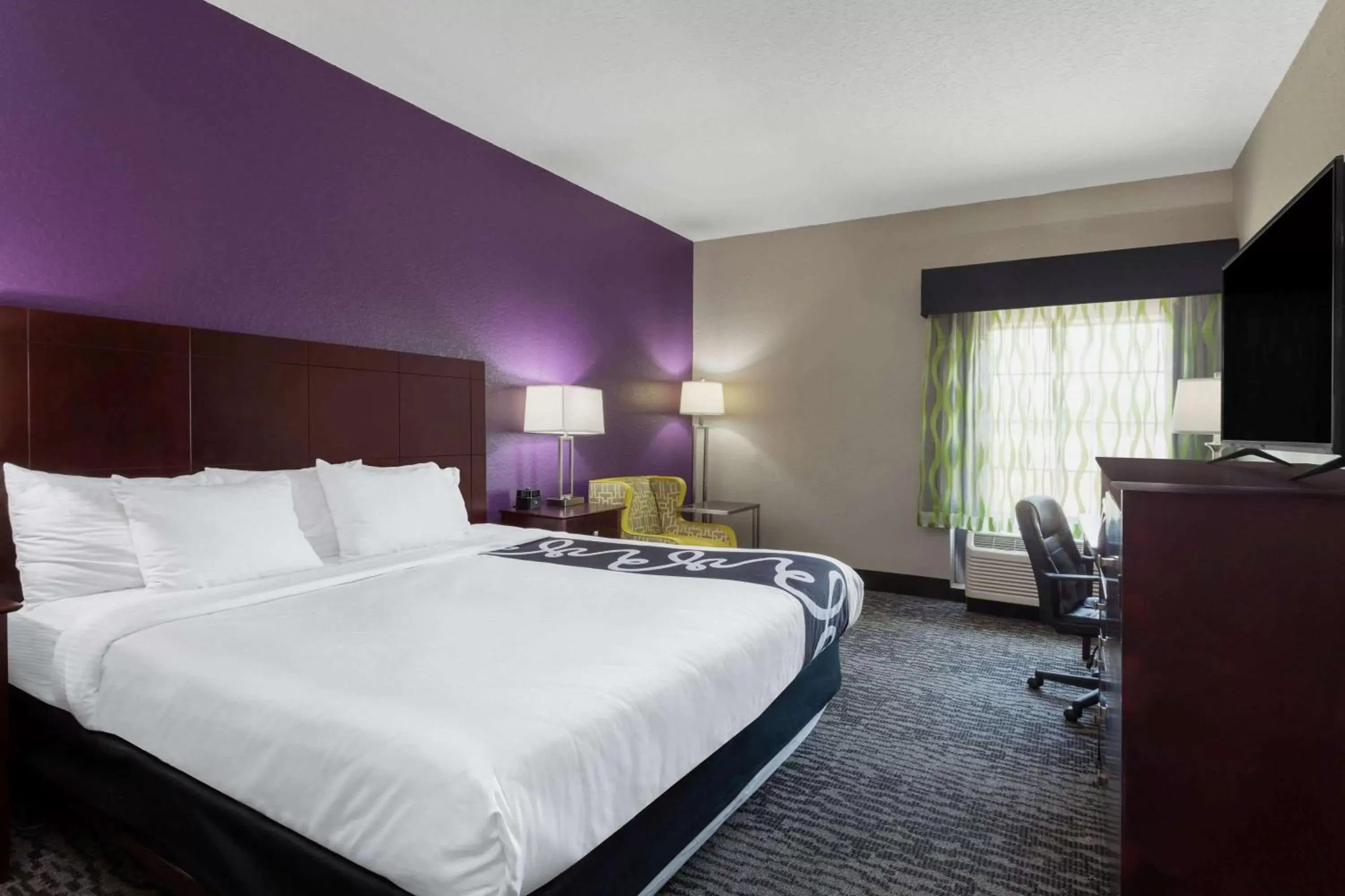 Photo of the whole room, Bed in La Quinta by Wyndham Port Orange / Daytona Photo of the whole room, Bed in La Quinta by Wyndham Port Orange / Daytona