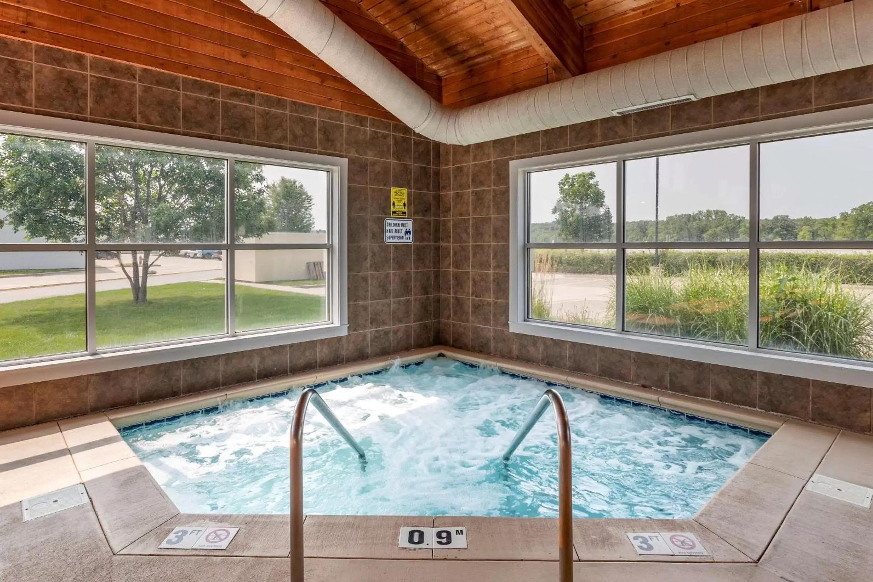 Activities, Swimming Pool in Comfort Suites Coralville I-80