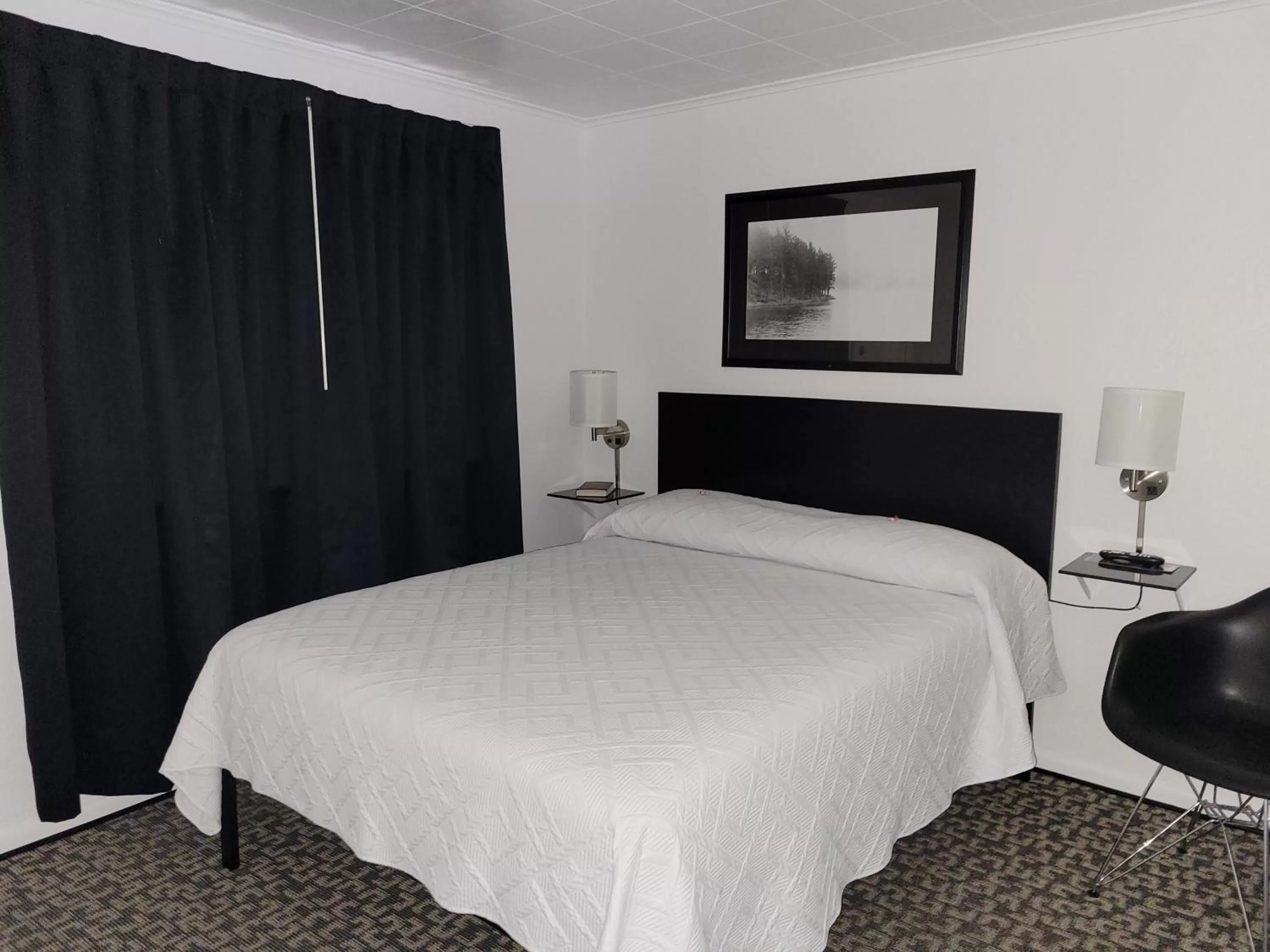 Bedroom, Bed in Rocket Motel