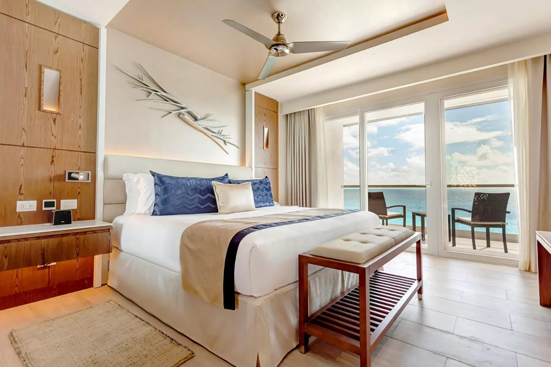 Bedroom, Bed in Royalton CHIC Cancun, An Autograph Collection All-Inclusive Resort - Adults Only