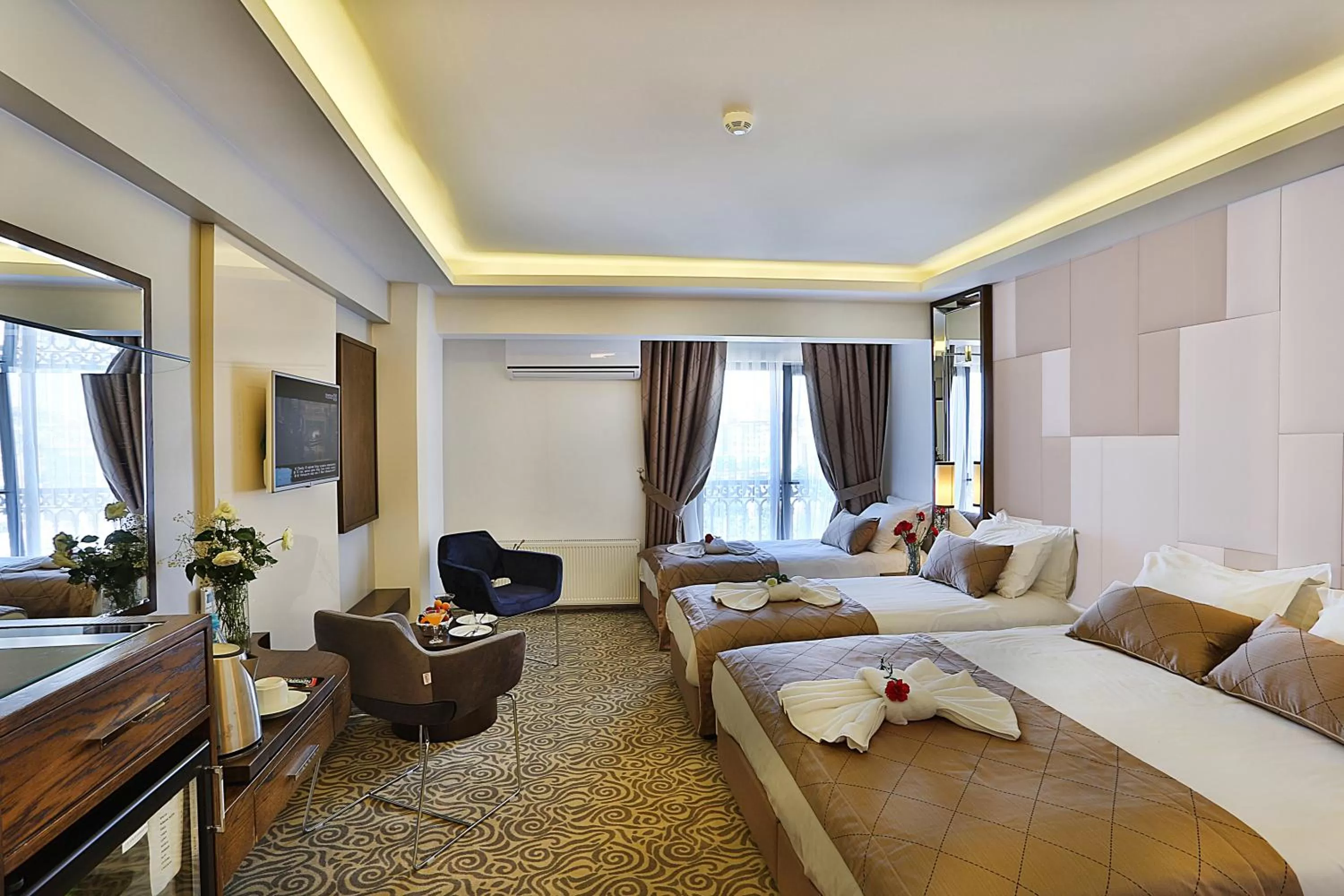 Restaurant/places to eat, Bed in Grand Sagcanlar Hotel