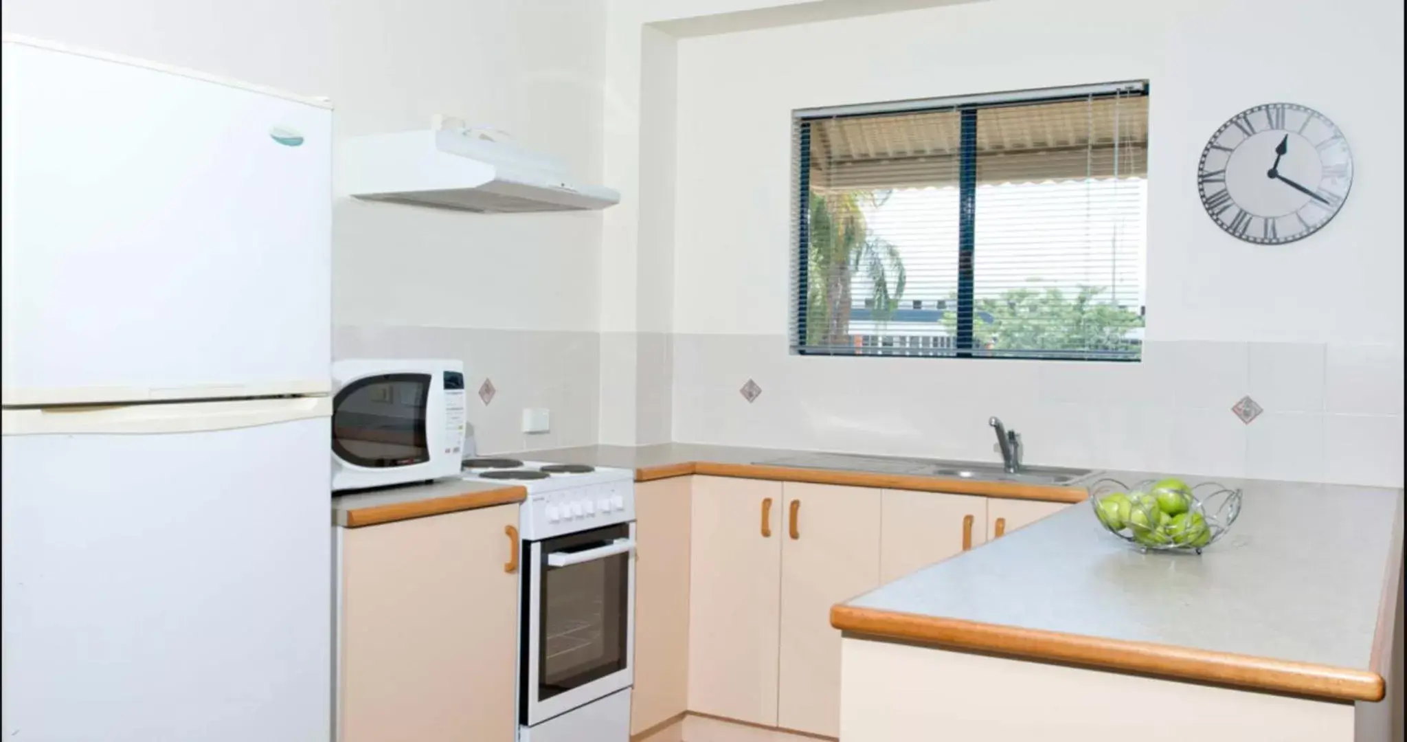 kitchen, Kitchen/Kitchenette in Park Regis Anchorage