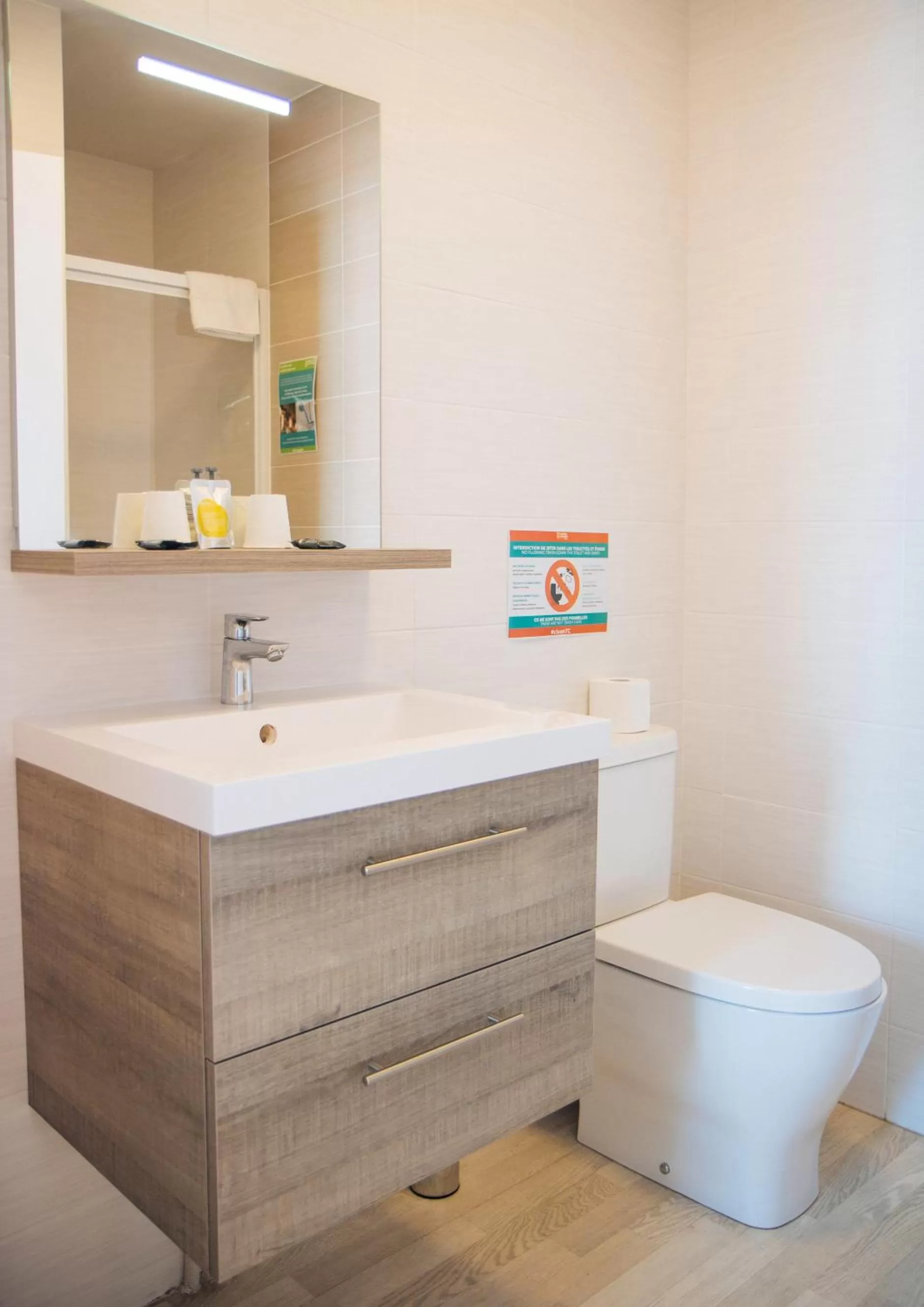 Bathroom in Twenty Business Flats Nîmes Trigone