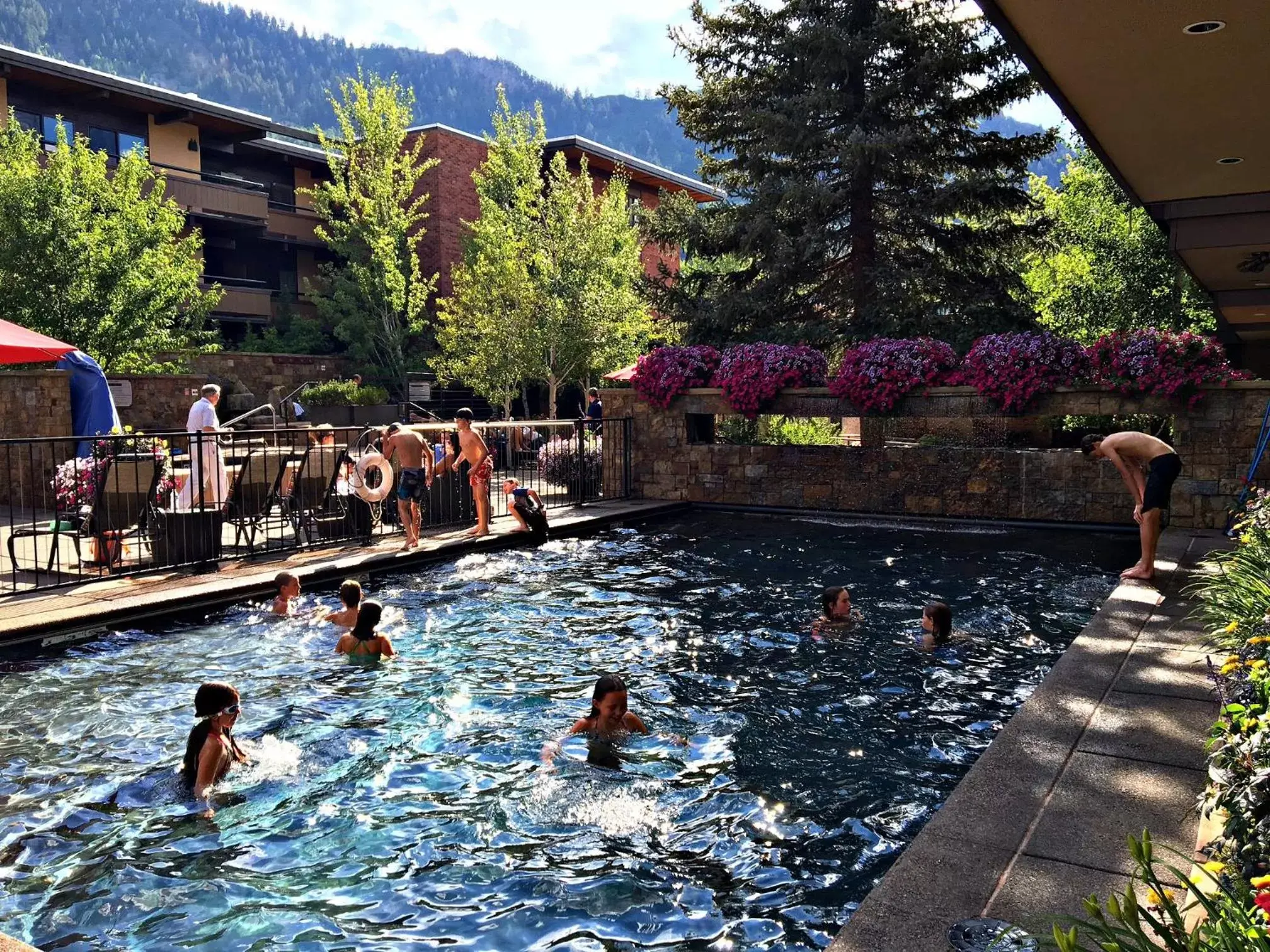 Summer, Swimming Pool in Aspen Square Condominium Hotel