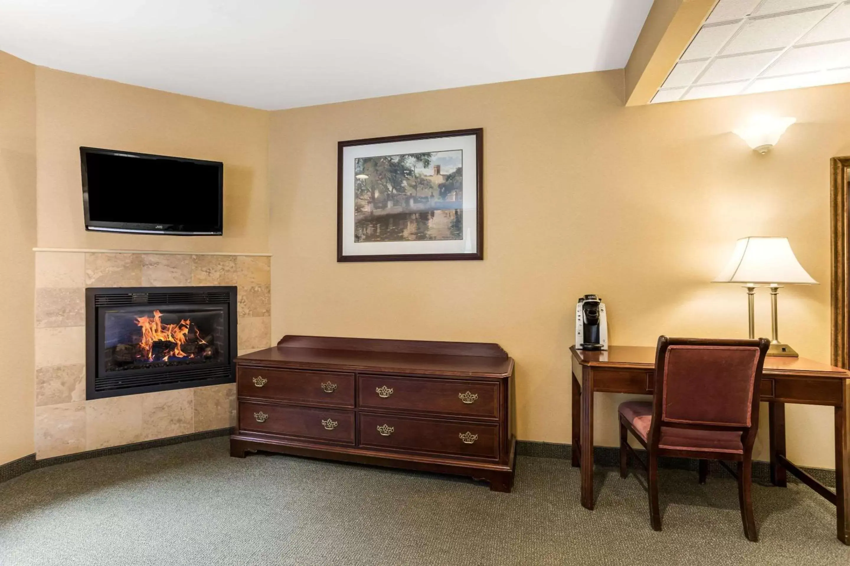 Photo of the whole room, Seating Area in Traditions Hotel & Spa, Ascend Hotel Collection