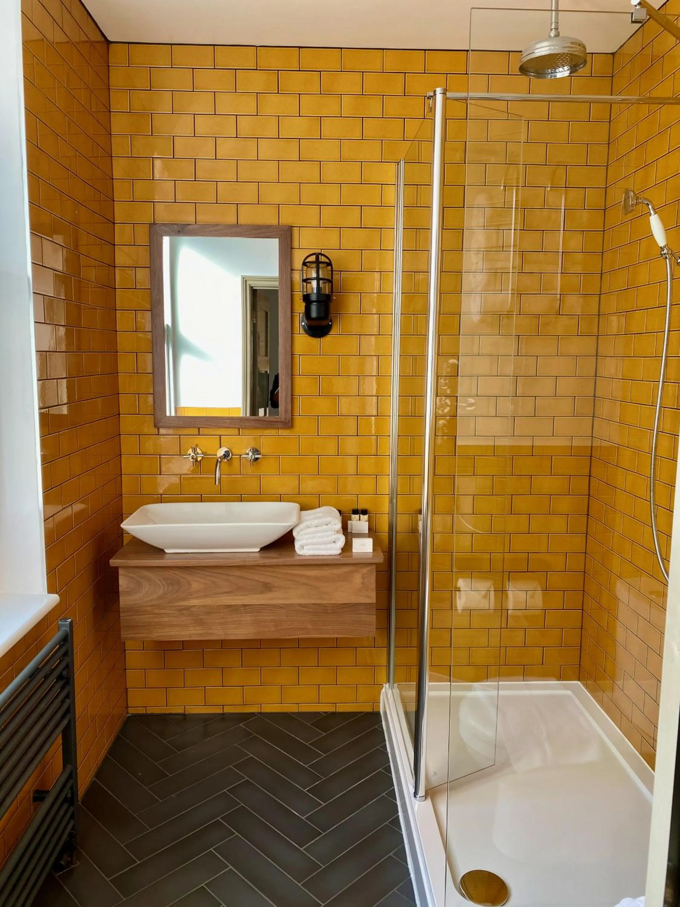 Shower in The Southern Belle