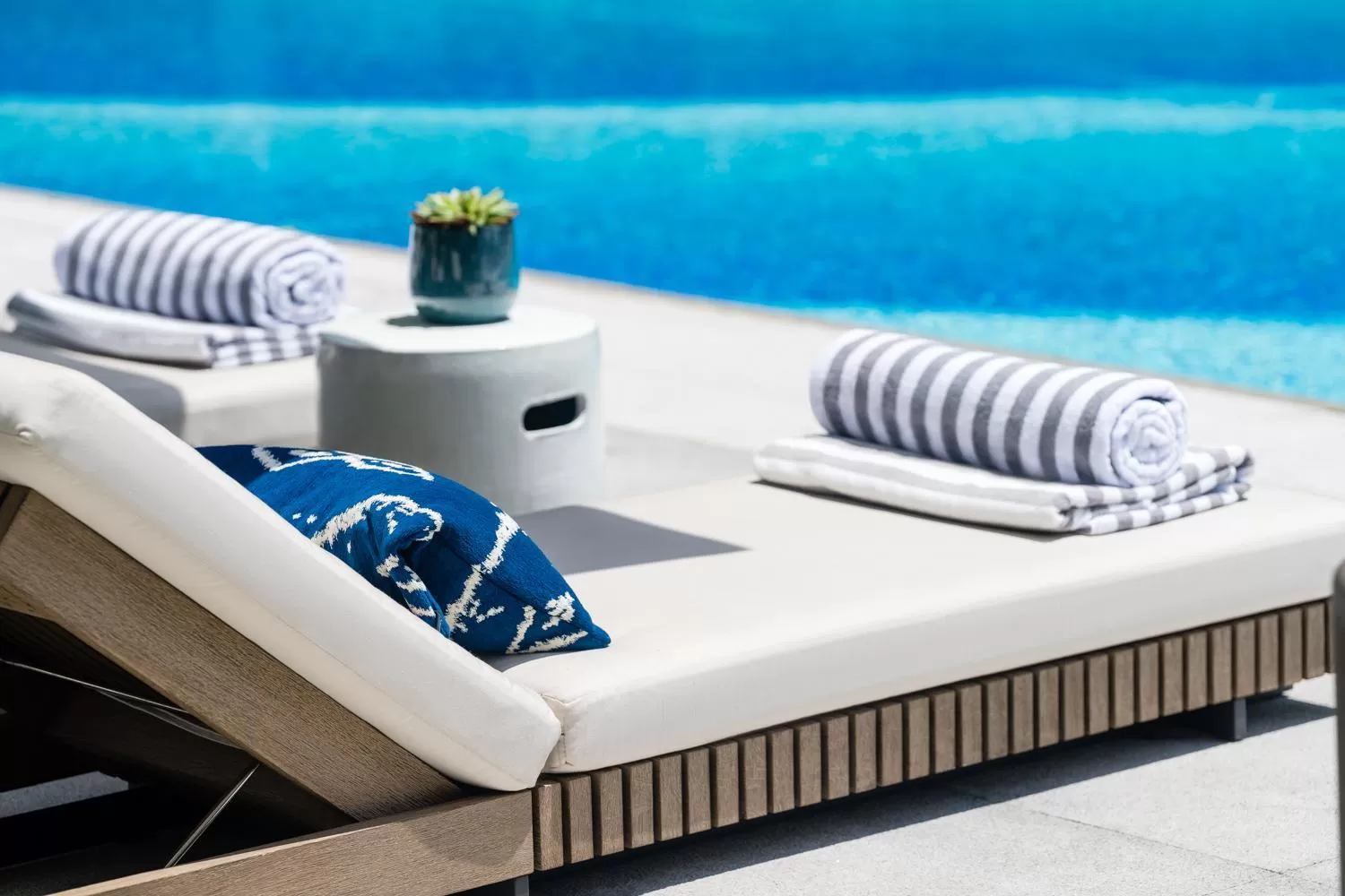 Swimming pool in Regent Hong Kong