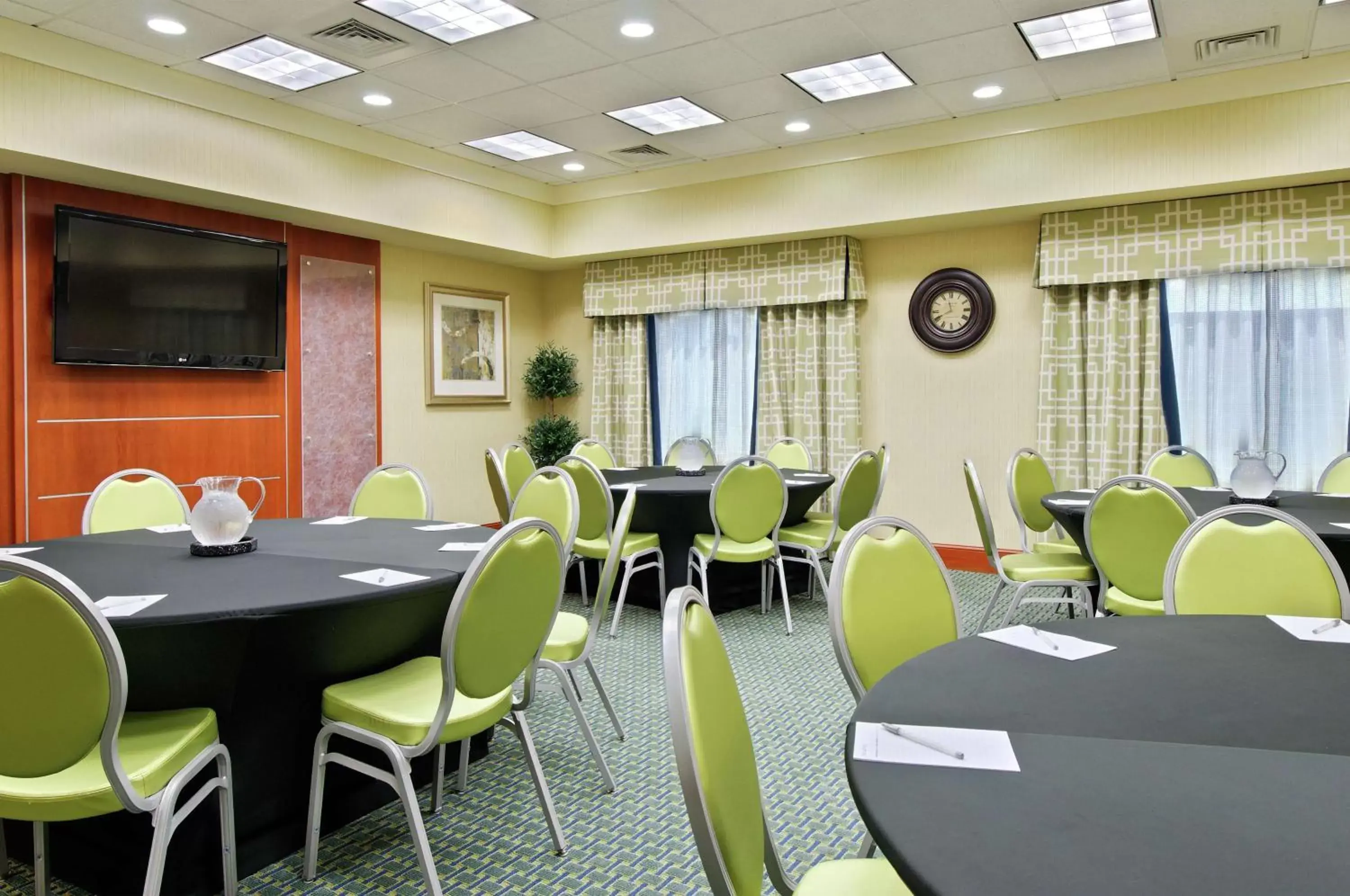 Meeting/conference room, Restaurant/Places to Eat in Hampton Inn & Suites Knoxville-Turkey Creek