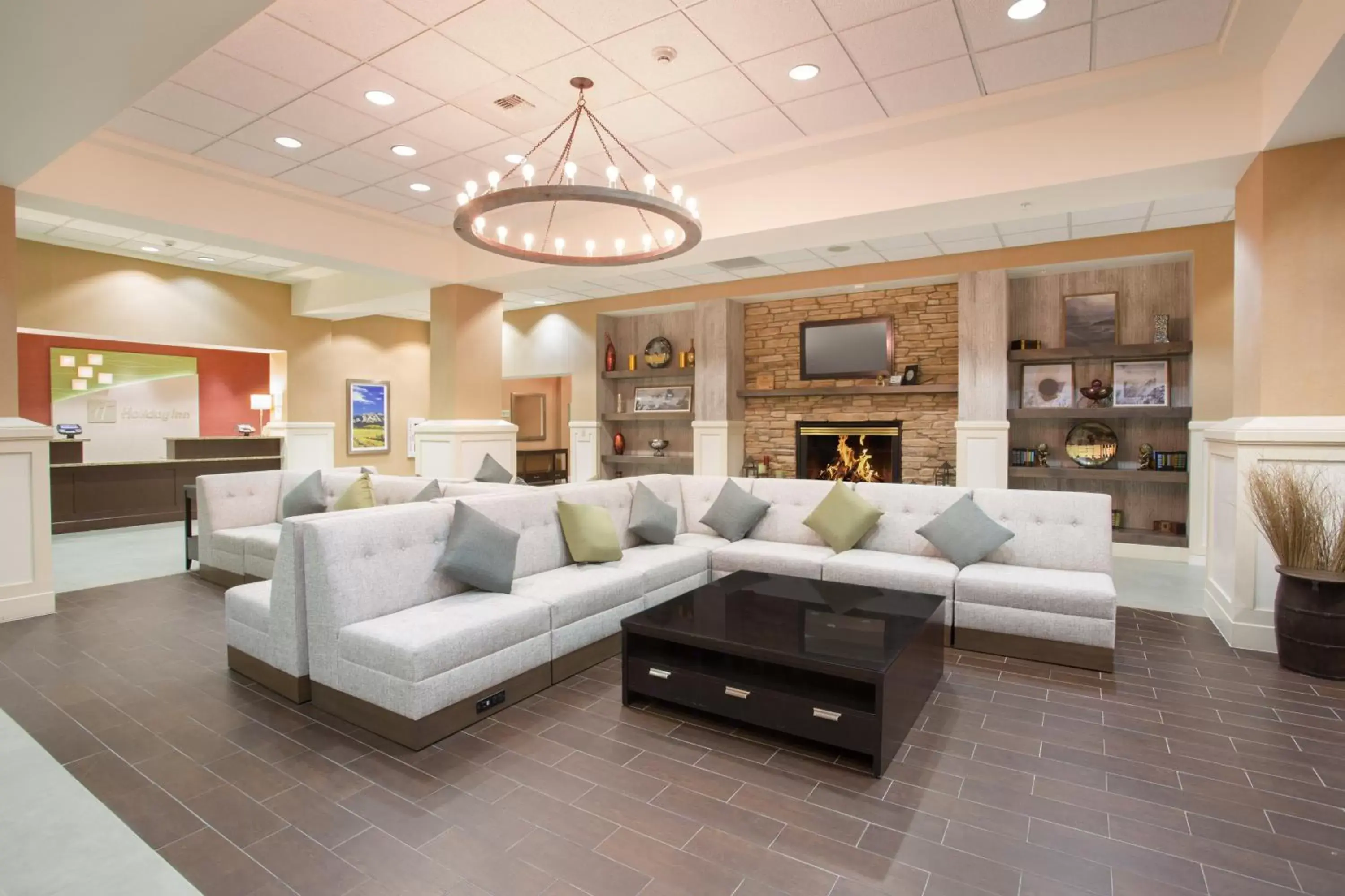Lobby or reception, Seating Area in Holiday Inn Colorado Springs - Airport, an IHG Hotel