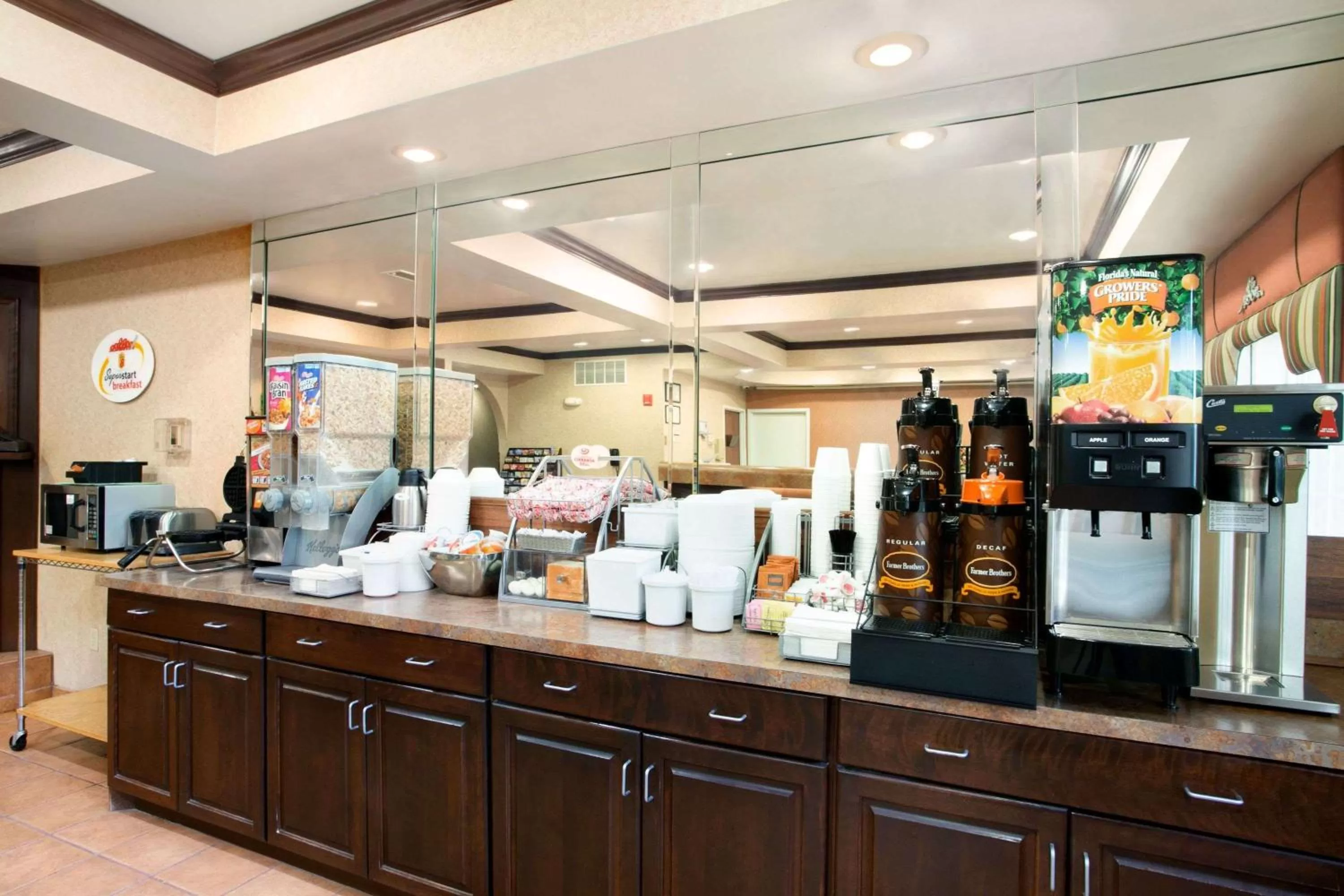 Restaurant/places to eat in Super 8 by Wyndham Grayville