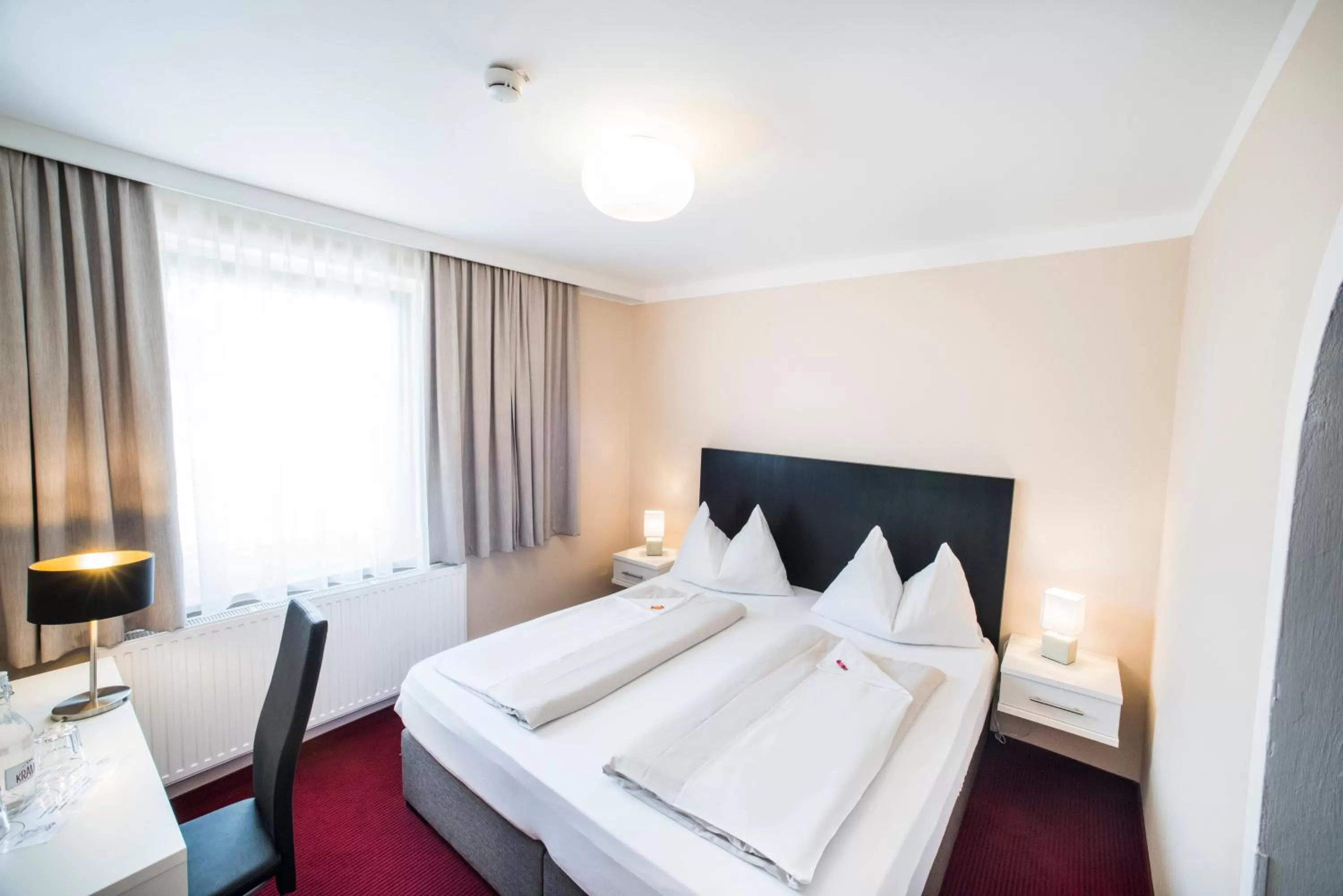 Bedroom, Bed in Stadthotel Kramer