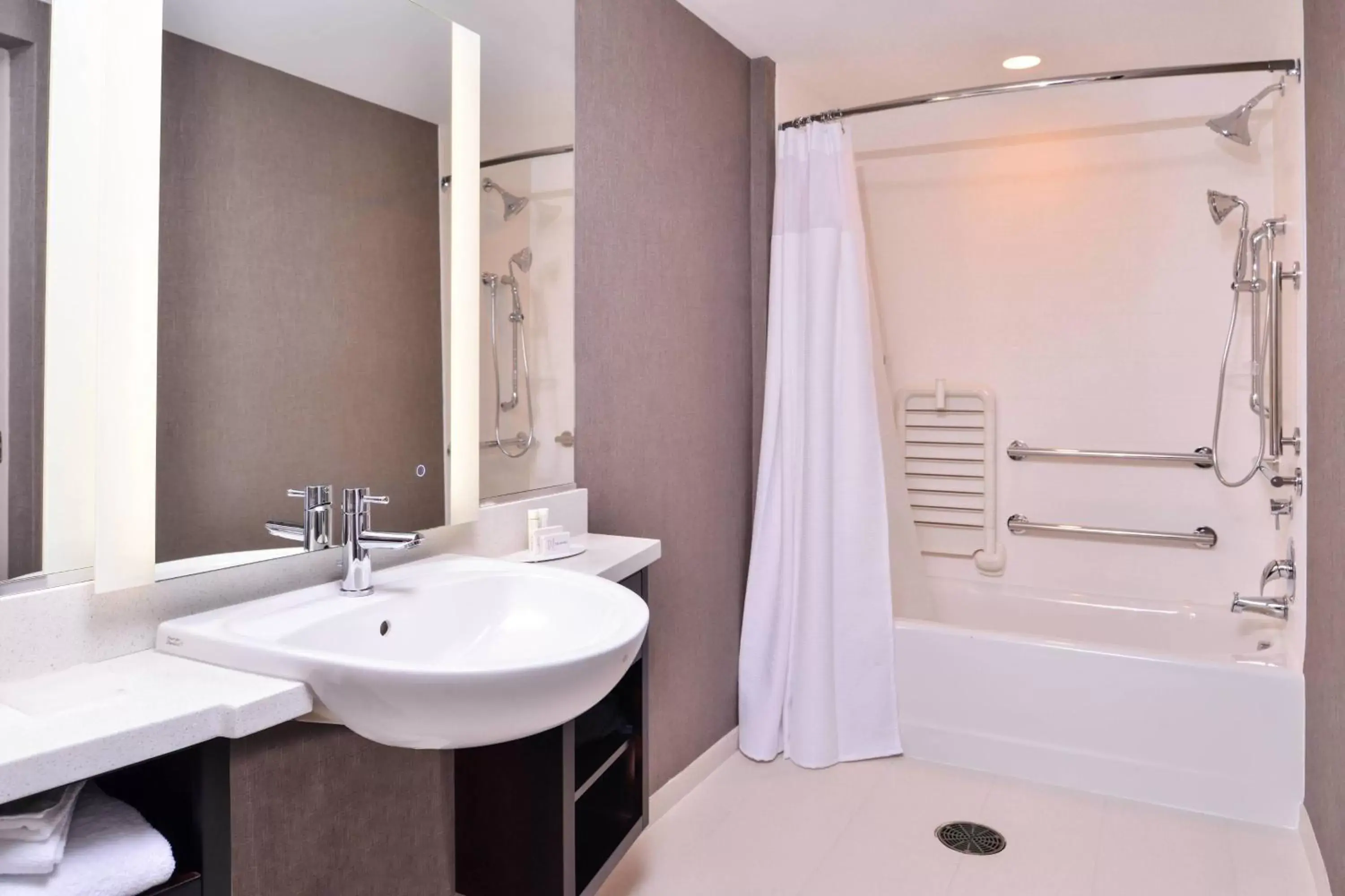 Bathroom in SpringHill Suites by Marriott Greensboro Airport