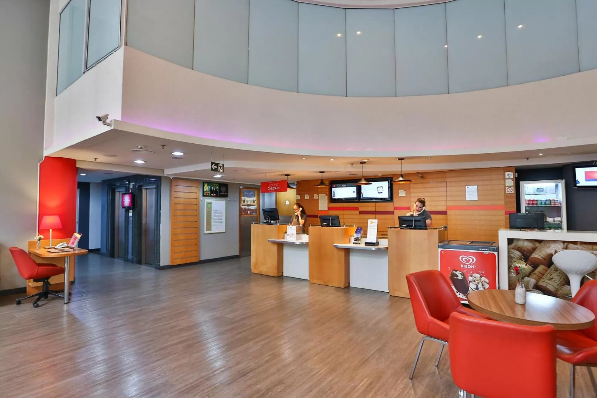 Lobby or reception in Ibis Maringa