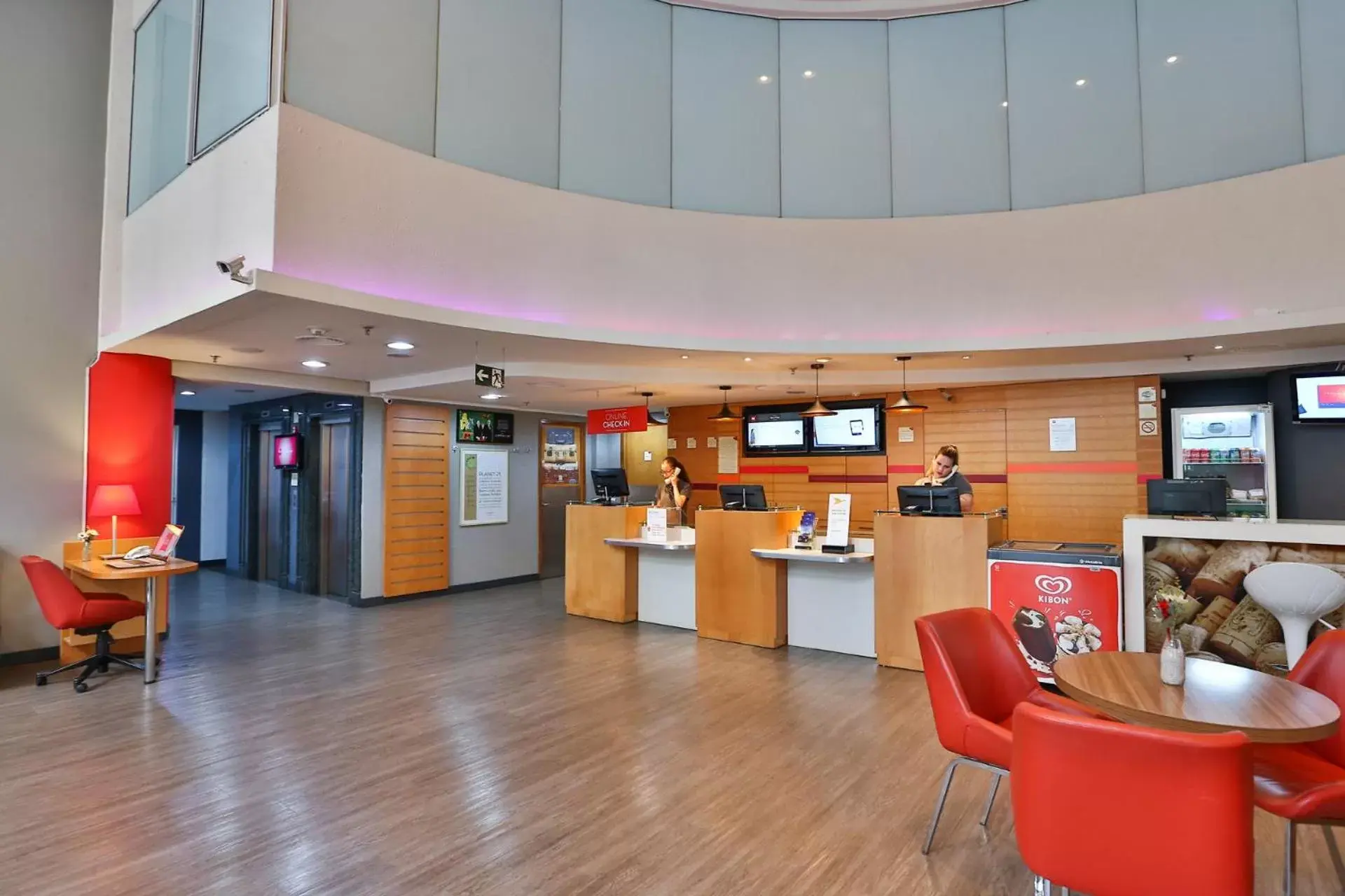 Lobby or reception in Ibis Maringa Lobby or reception in Ibis Maringa