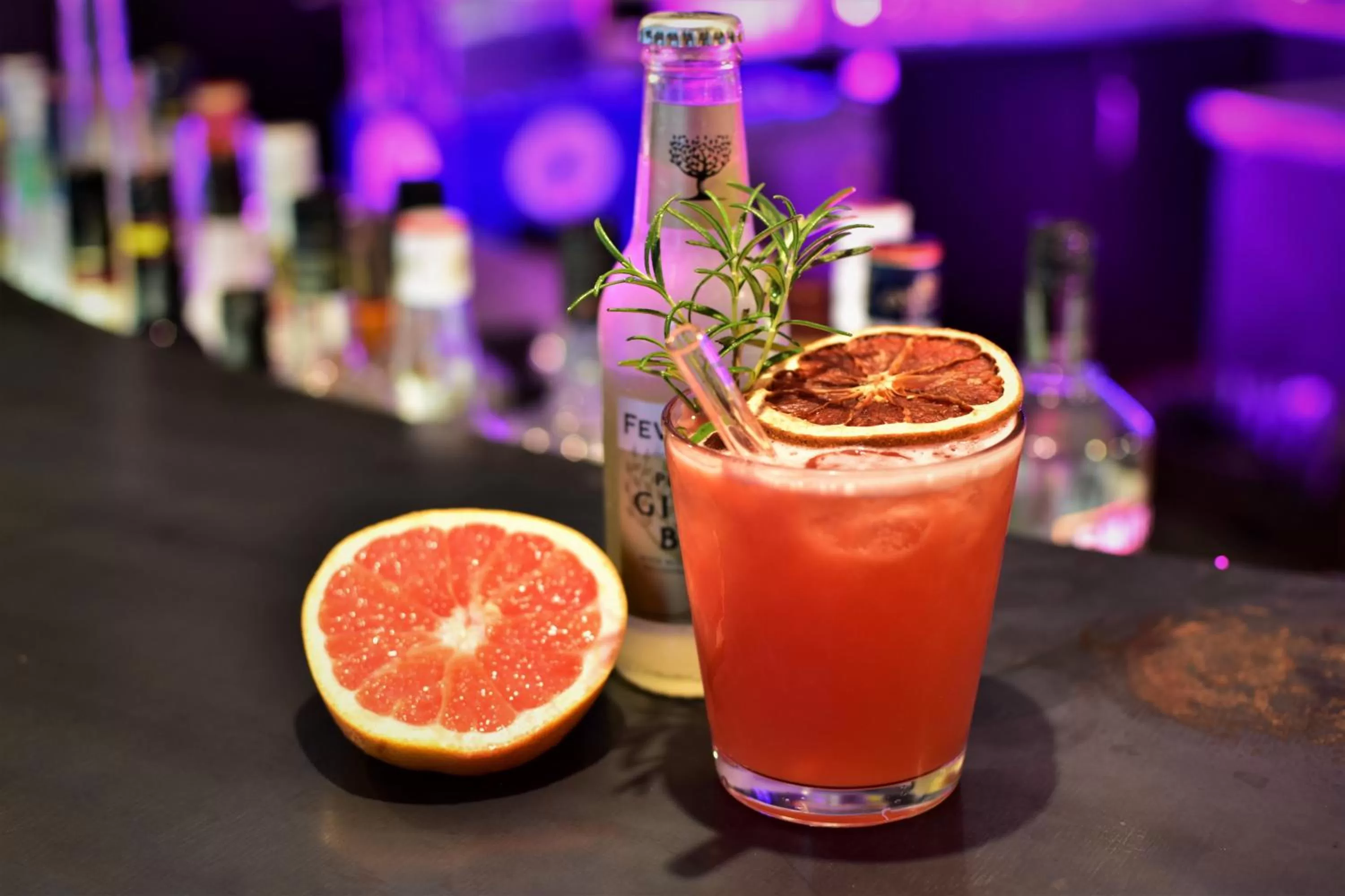 Lounge or bar in Holiday Inn Lübeck by IHG