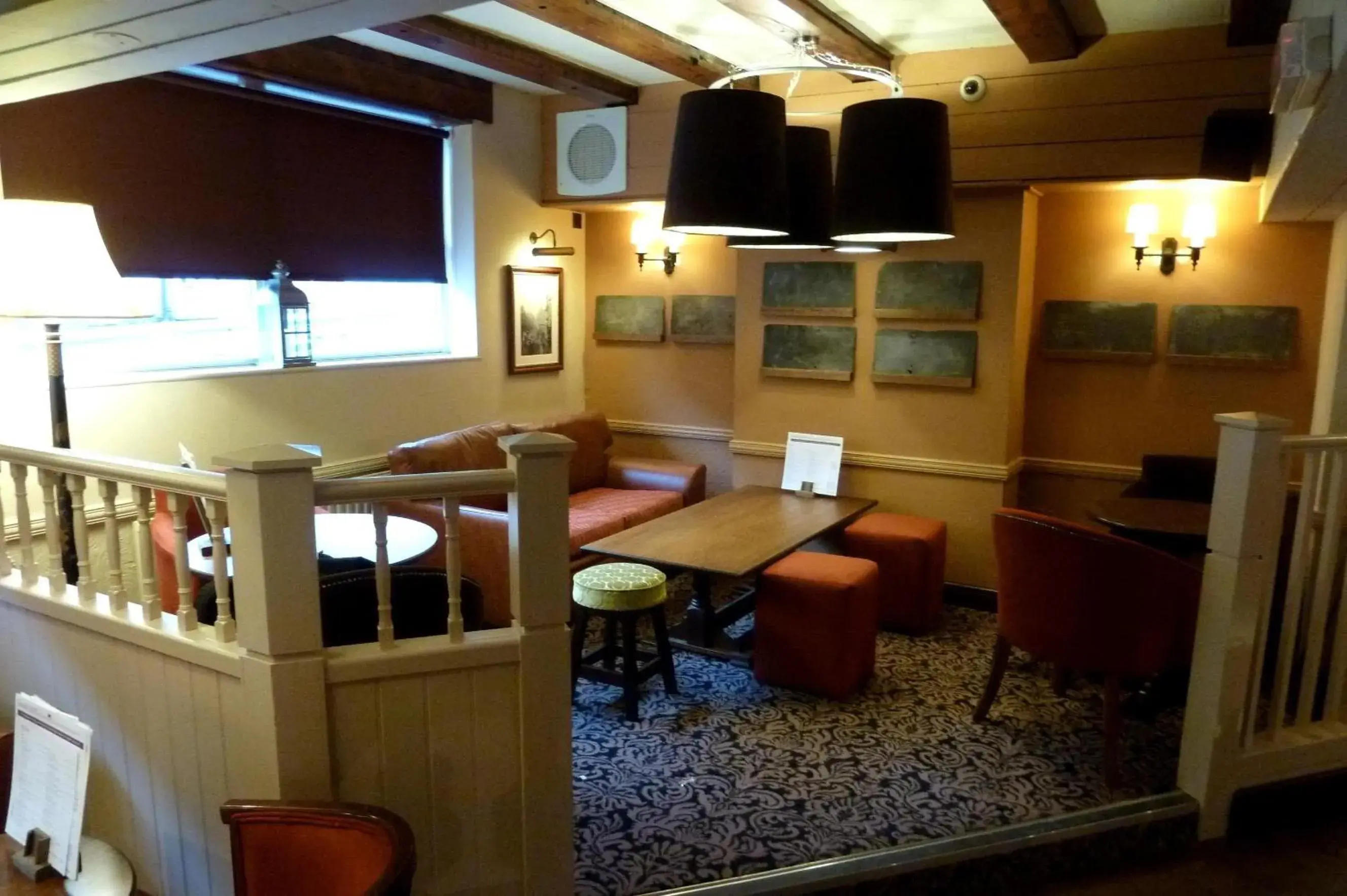 Lounge or bar, TV/Entertainment Center in Ye Olde Talbot Hotel by Greene King Inns