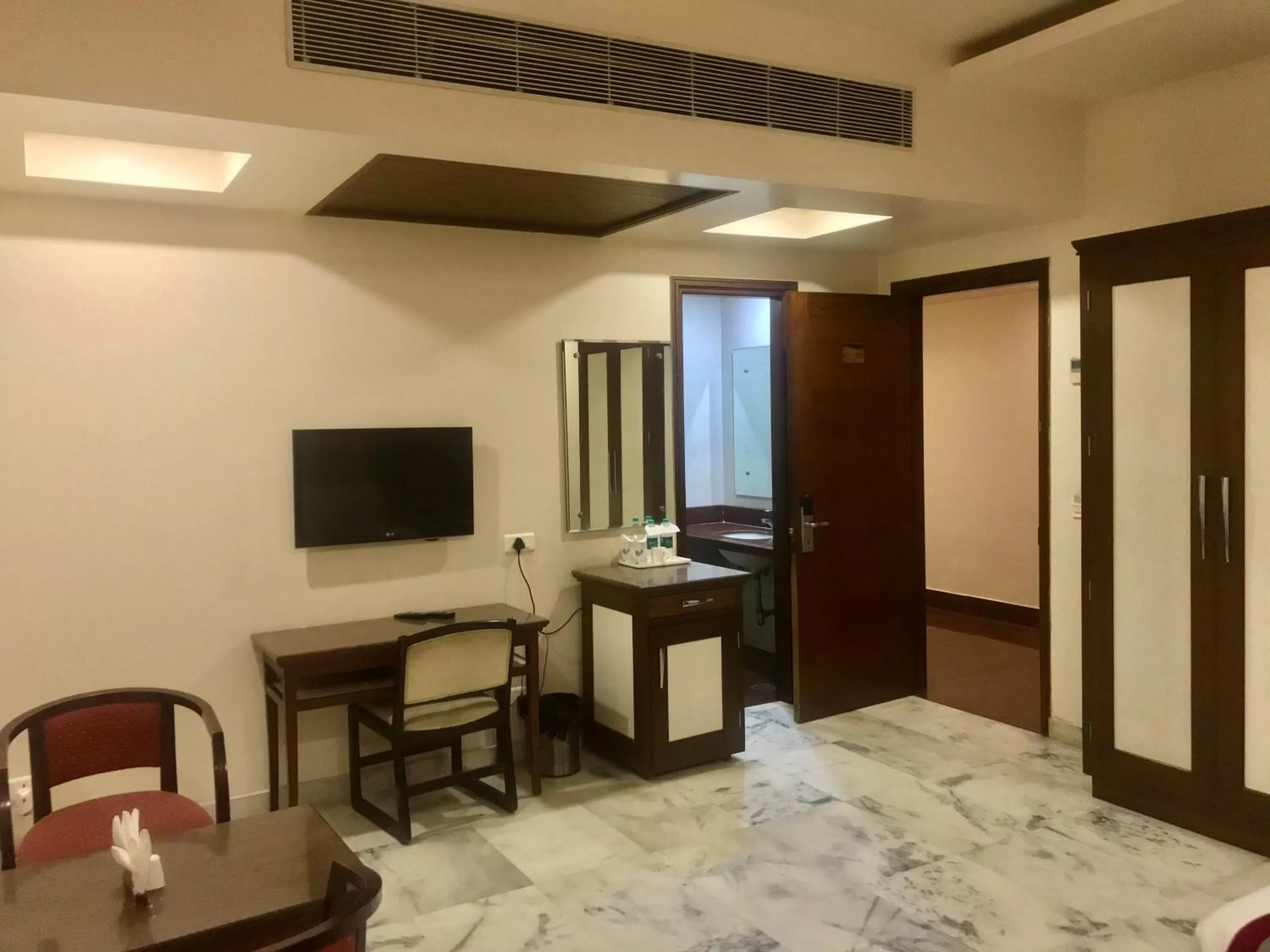 Bedroom in Hotel Leela Grande