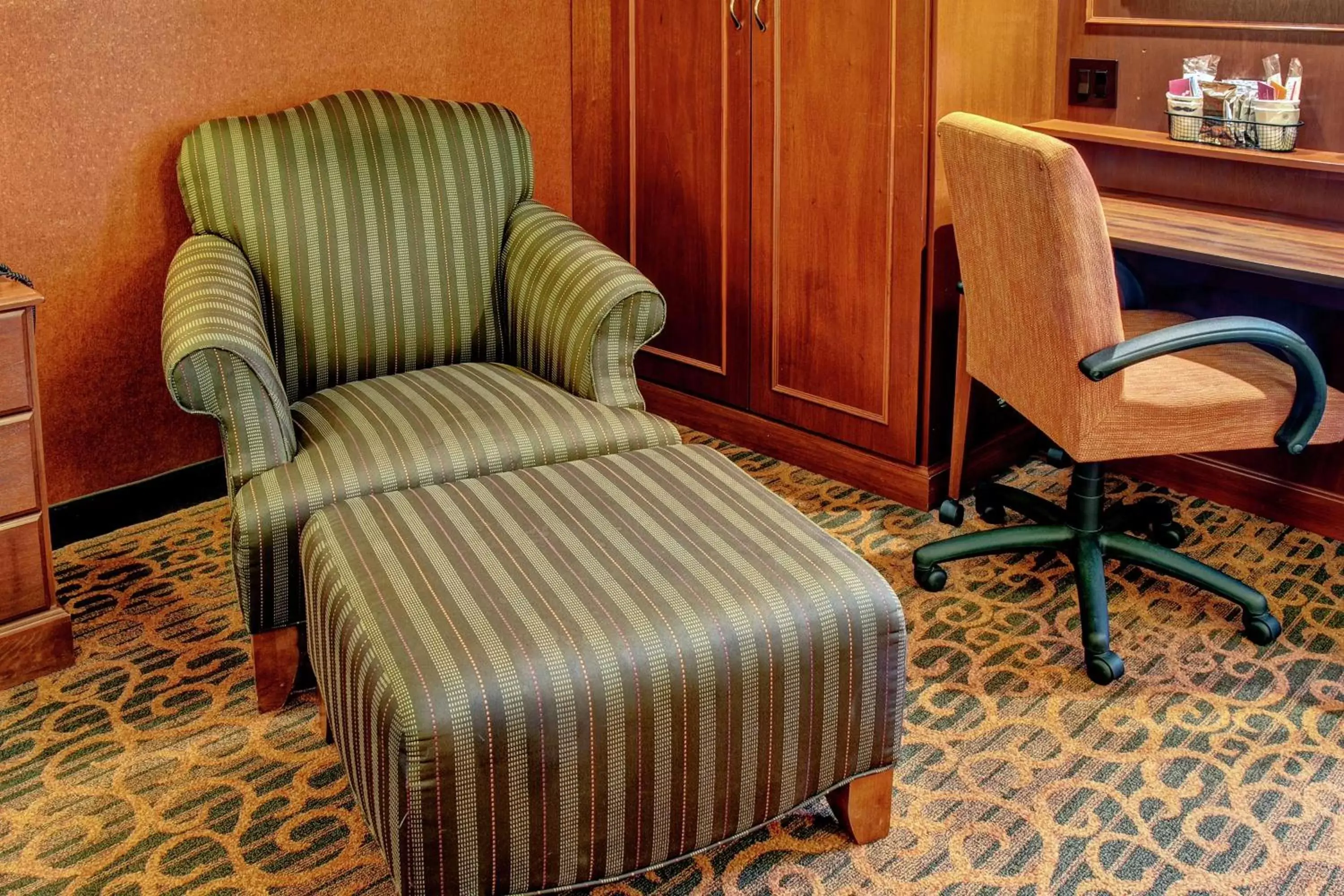 Bedroom, Seating Area in Hampton Inn Winchester KY