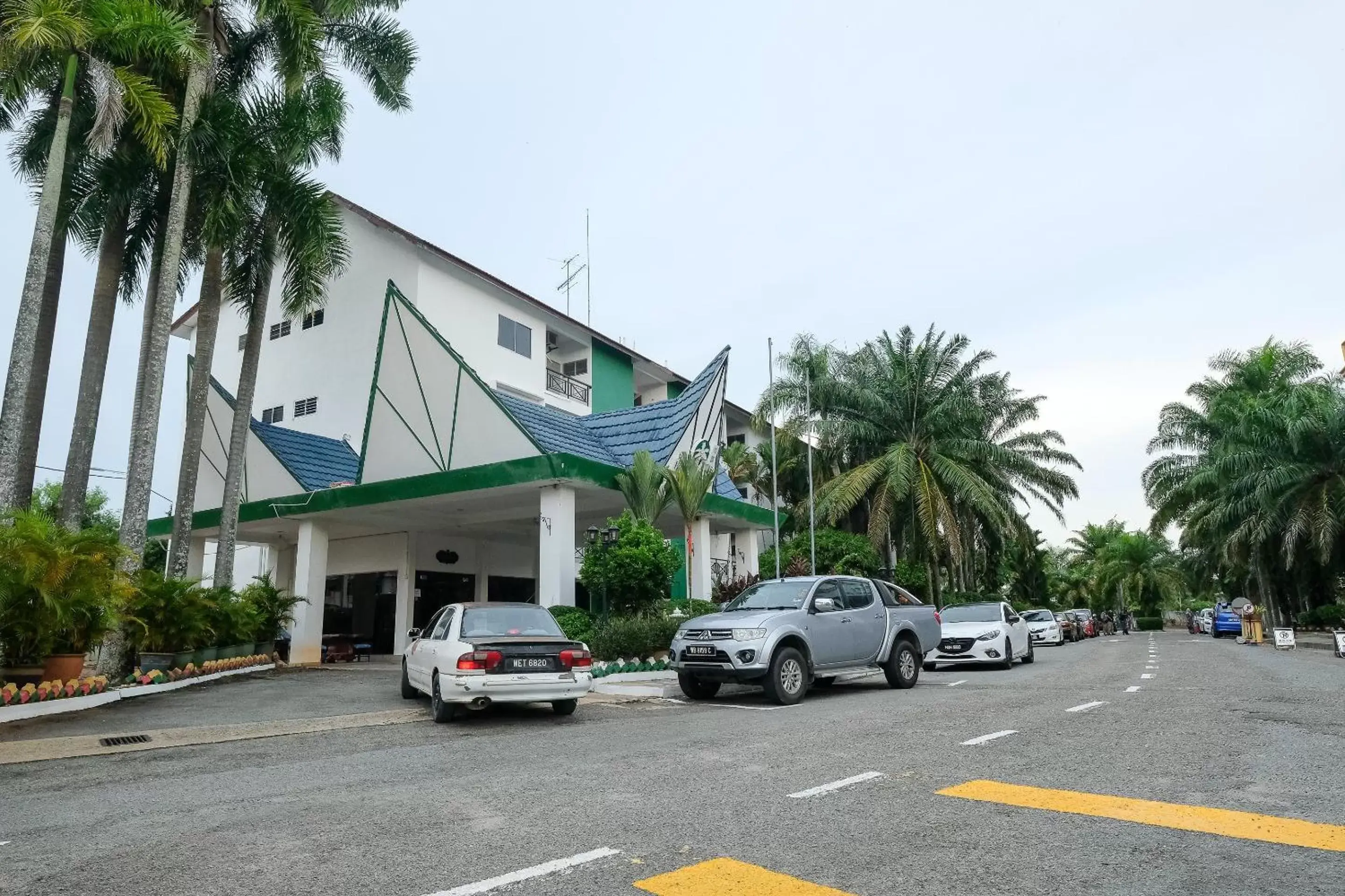 Facade/entrance, Property Building in Super OYO 1236 Hotel Green Park