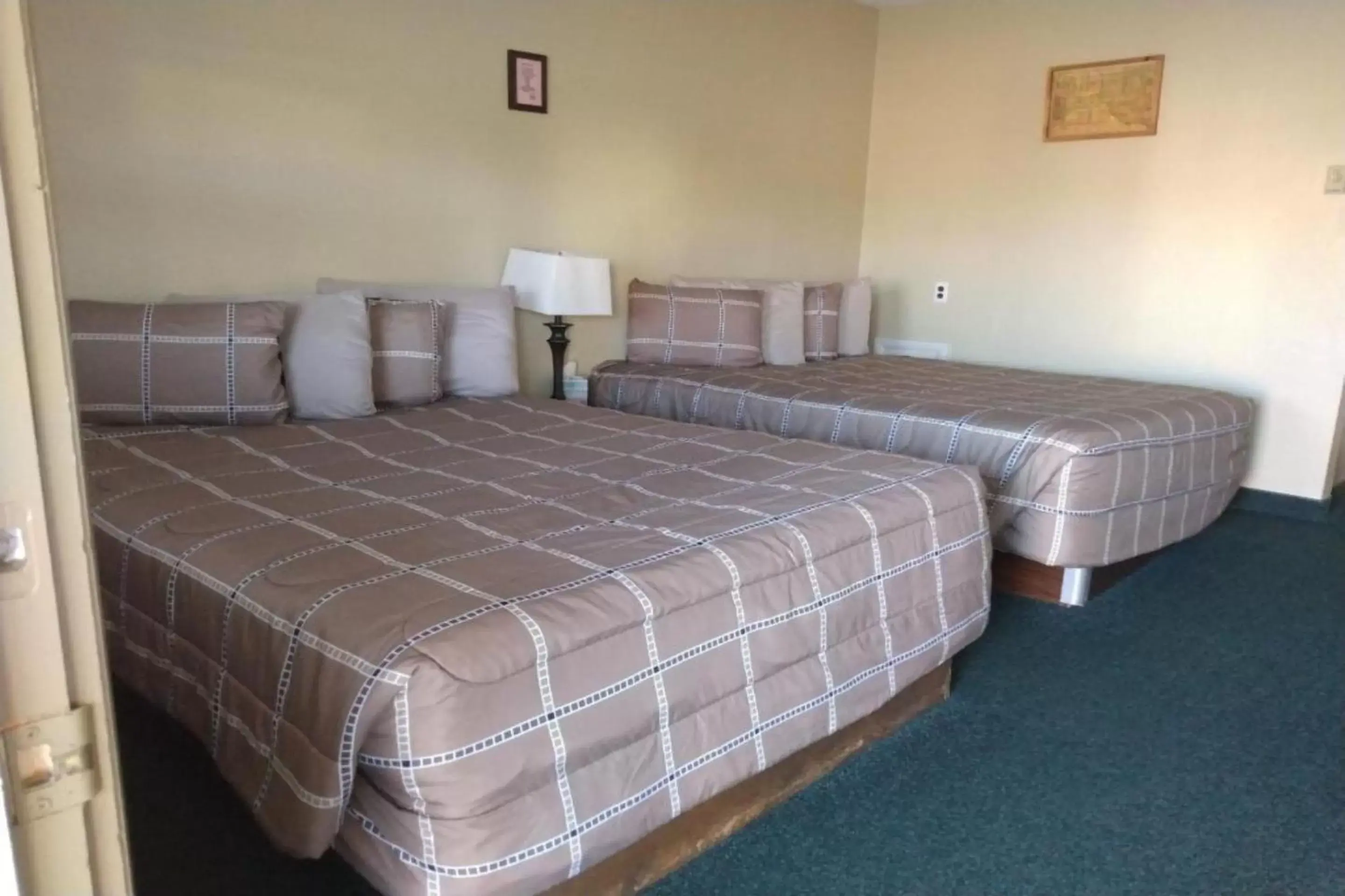 Bedroom, Bed in Love Hotels Murdo by OYO on Interstate 90