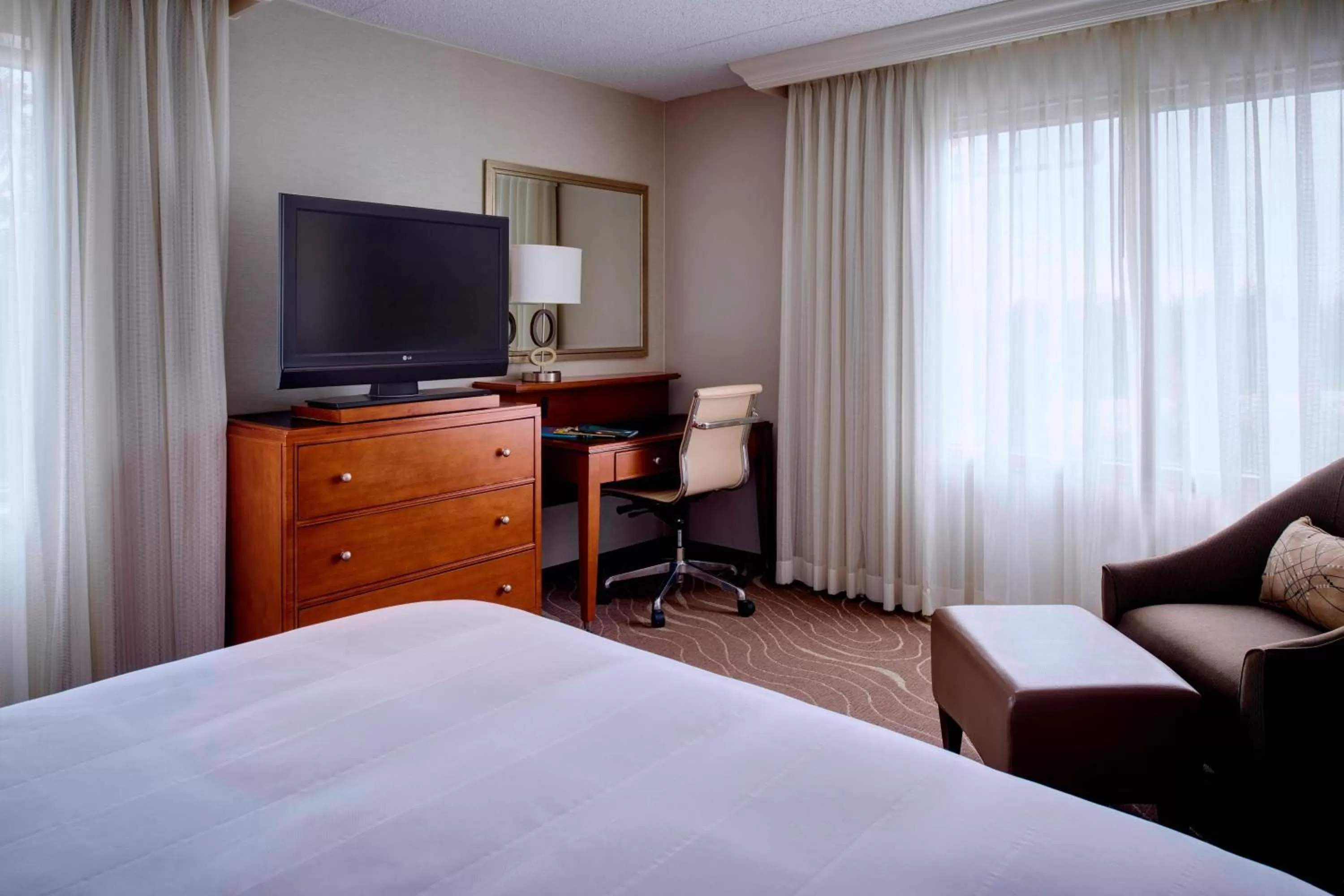 Photo of the whole room, Bed in Detroit Metro Airport Marriott