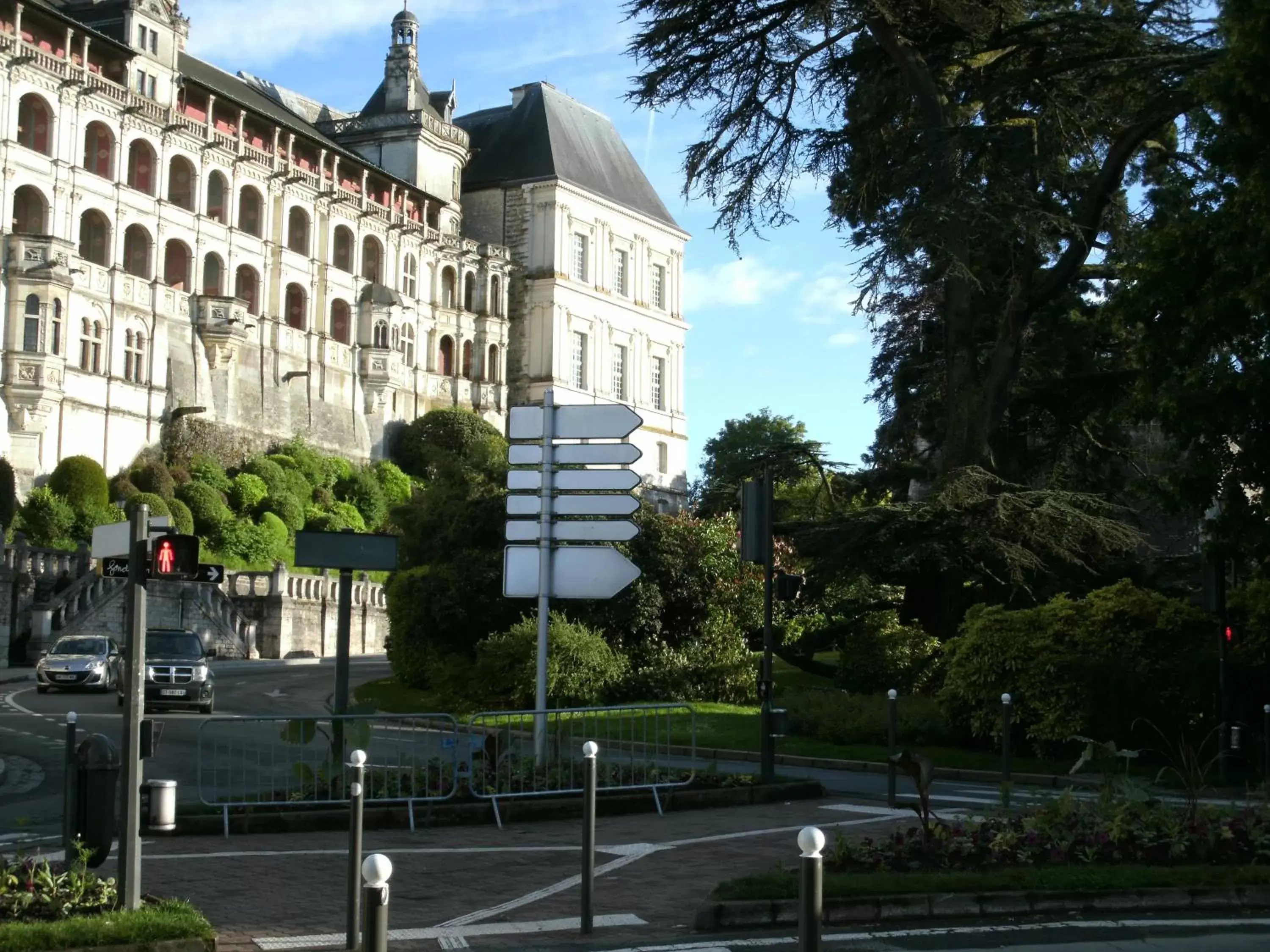 Nearby landmark, Property Building in ibis Blois Centre Château