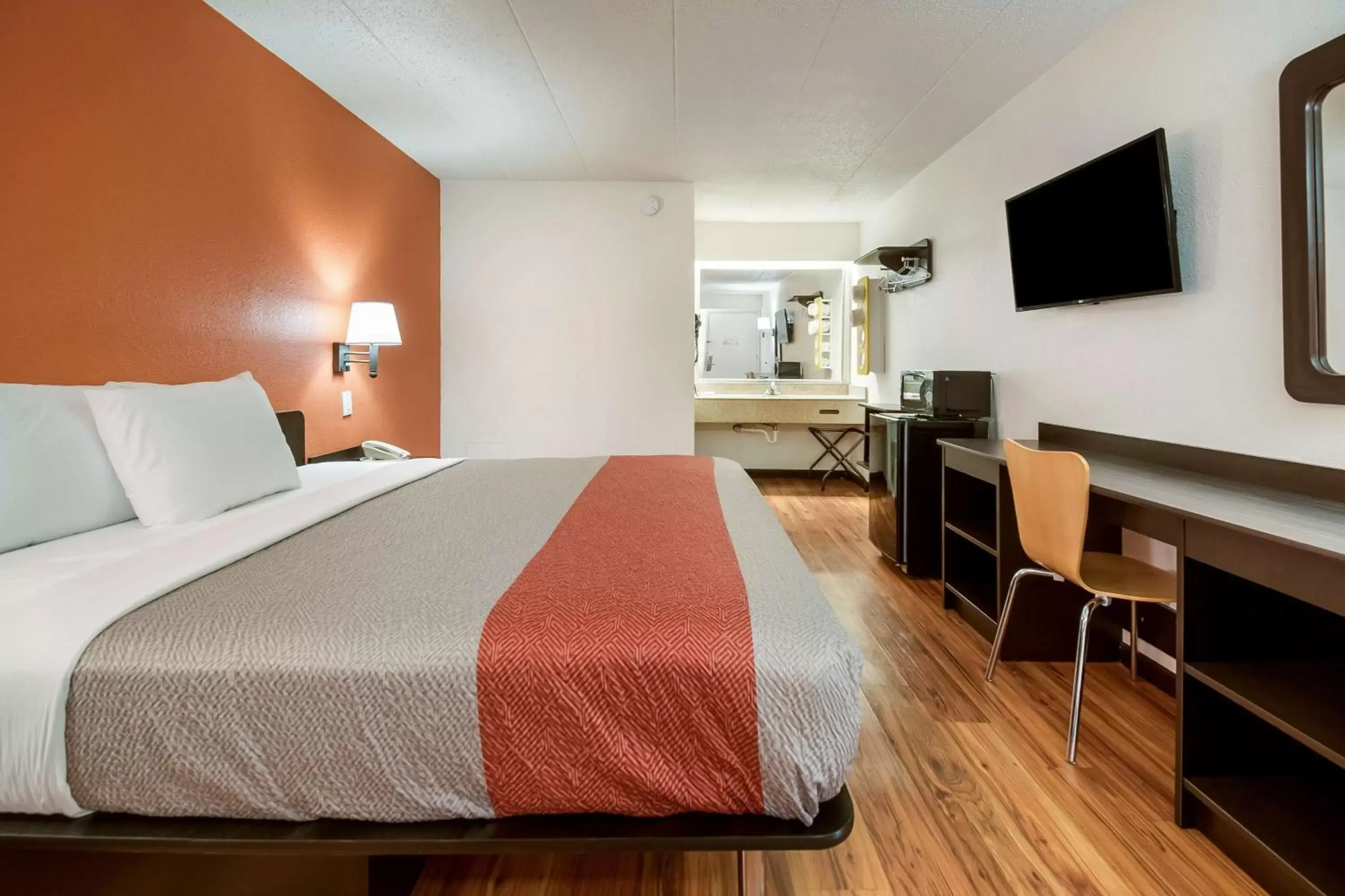 TV and multimedia, Bed in Motel 6-Grove City, OH TV and multimedia, Bed in Motel 6-Grove City, OH