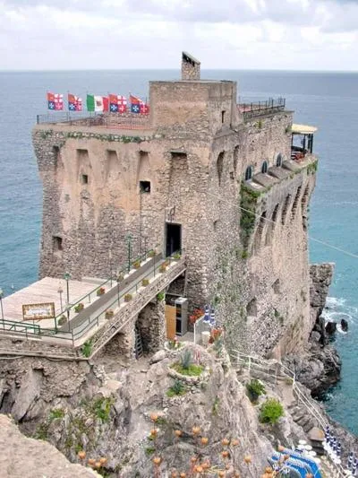 Restaurant/places to eat in Antica Rheginna Luxury Room