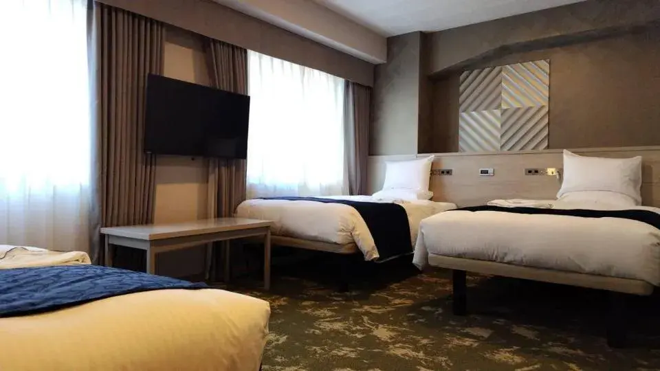 Superior Triple Room with Extra Bed - Non-Smoking in Hotel Rose Garden Shinjuku Superior Triple Room with Extra Bed - Non-Smoking in Hotel Rose Garden Shinjuku