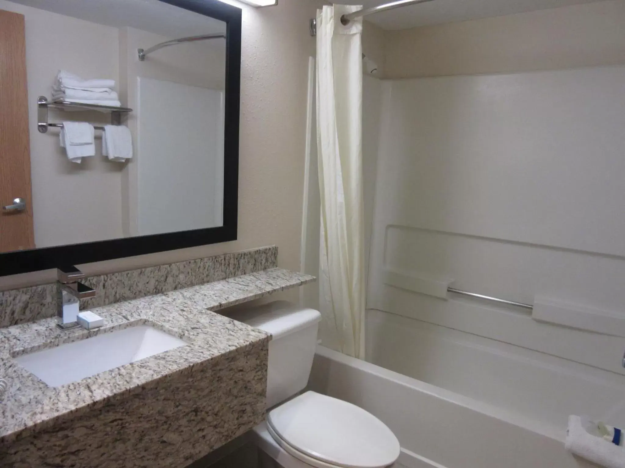 Bathroom in Travelodge by Wyndham Arlington/Dallas Area Bathroom in Travelodge by Wyndham Arlington/Dallas Area