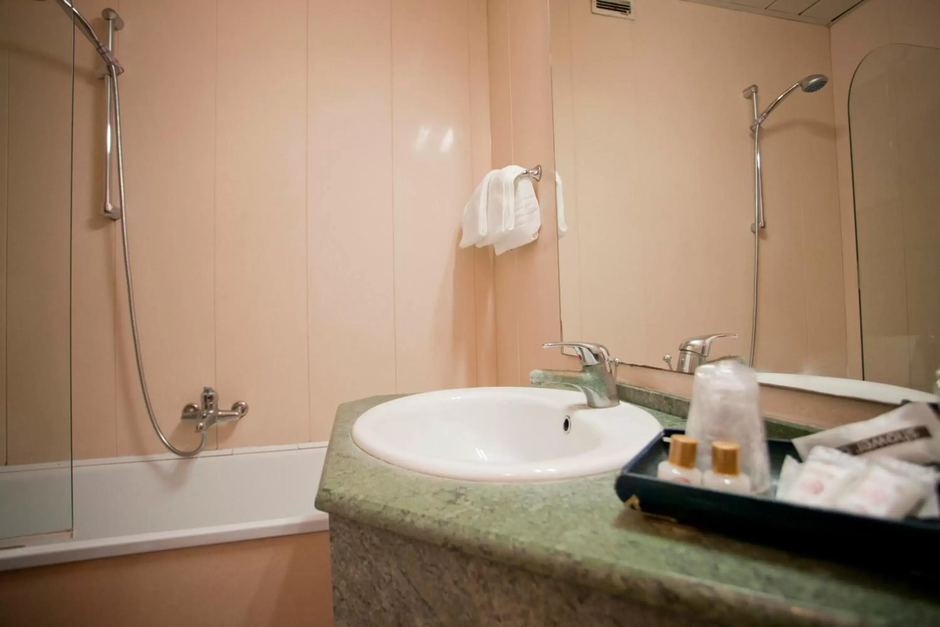 Bathroom in Hotel La Pace