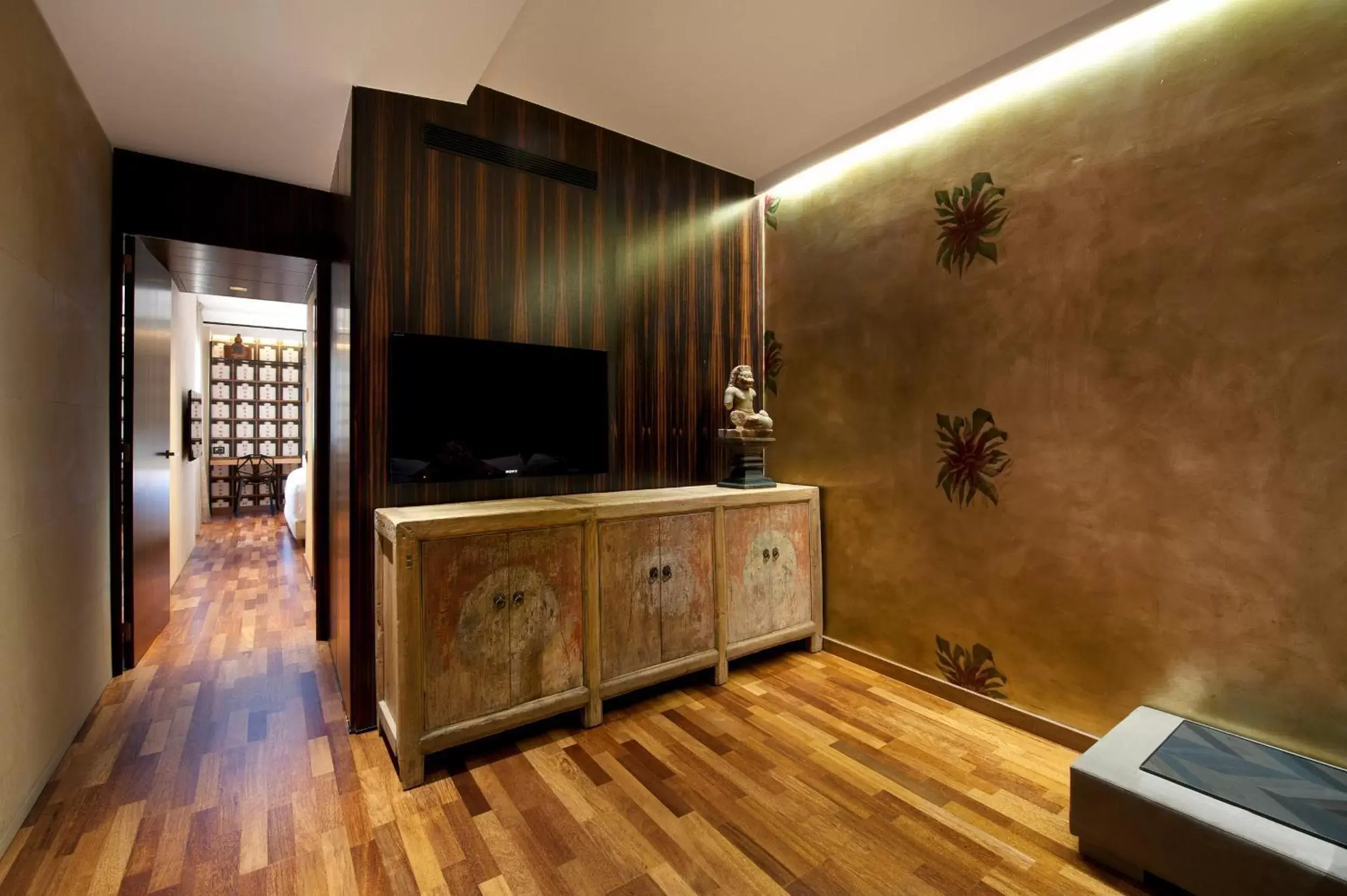 TV and multimedia, TV/Entertainment Center in Claris Hotel & Spa GL, a Small Luxury Hotel of the World