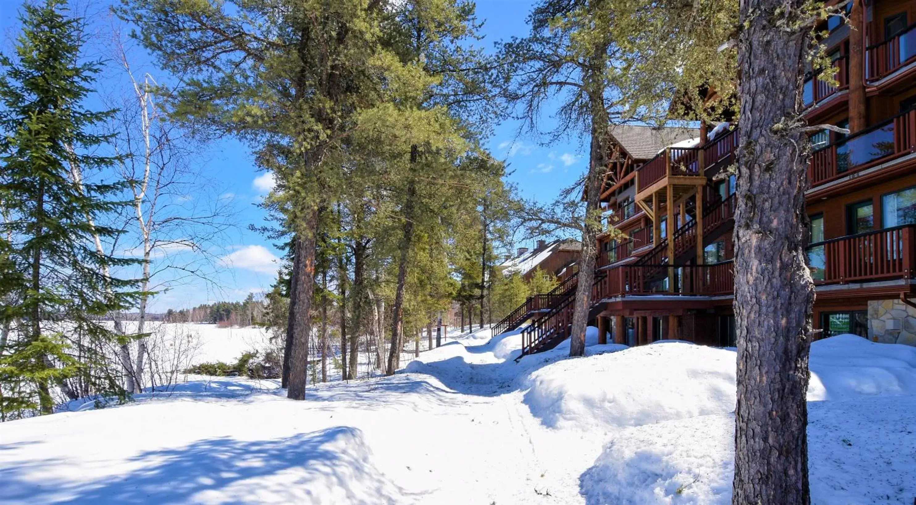 Winter in Les Condos Du Lac Taureau- Rooms & Condos