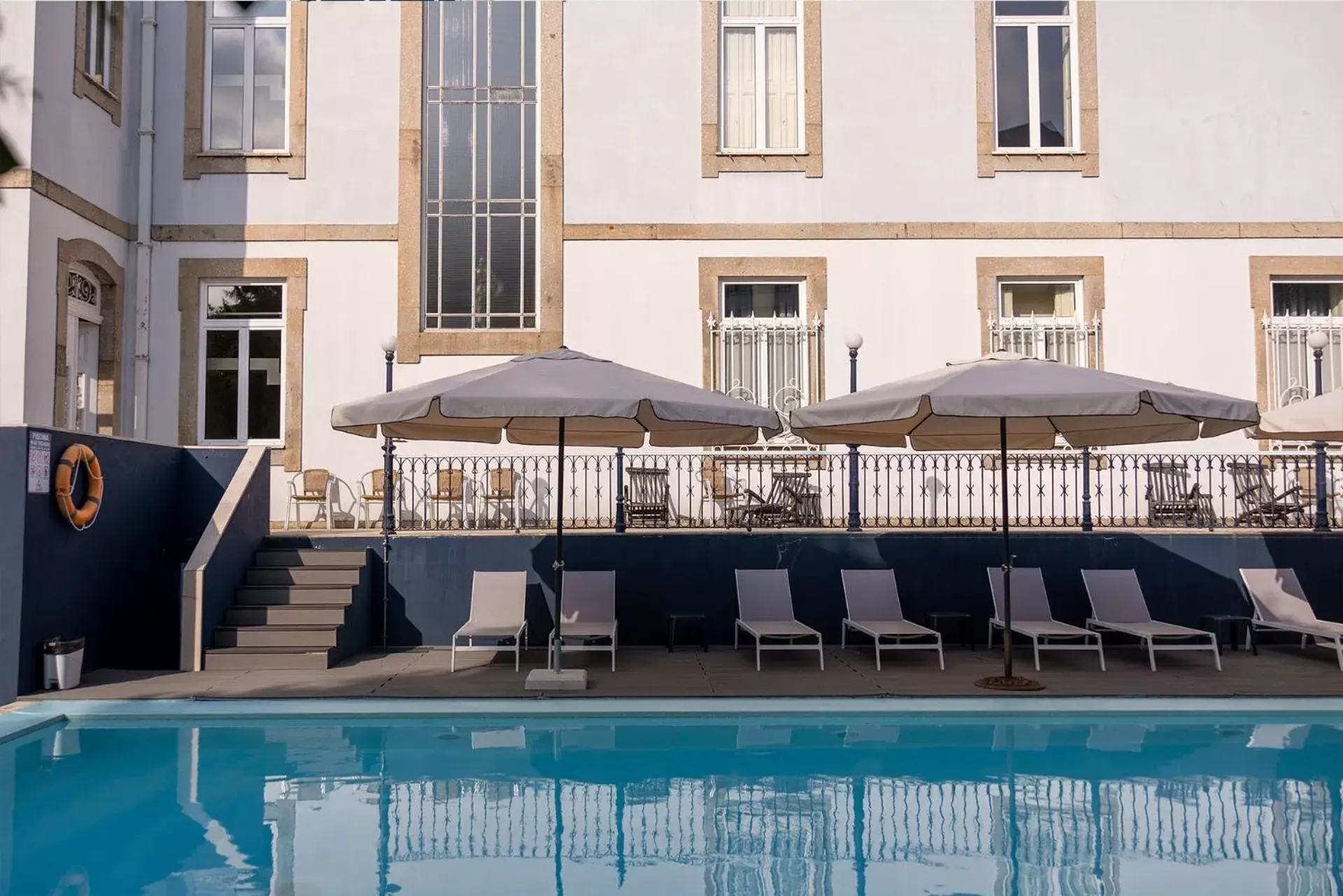 Pool view, Property Building in Hotel Villa Garden Braga