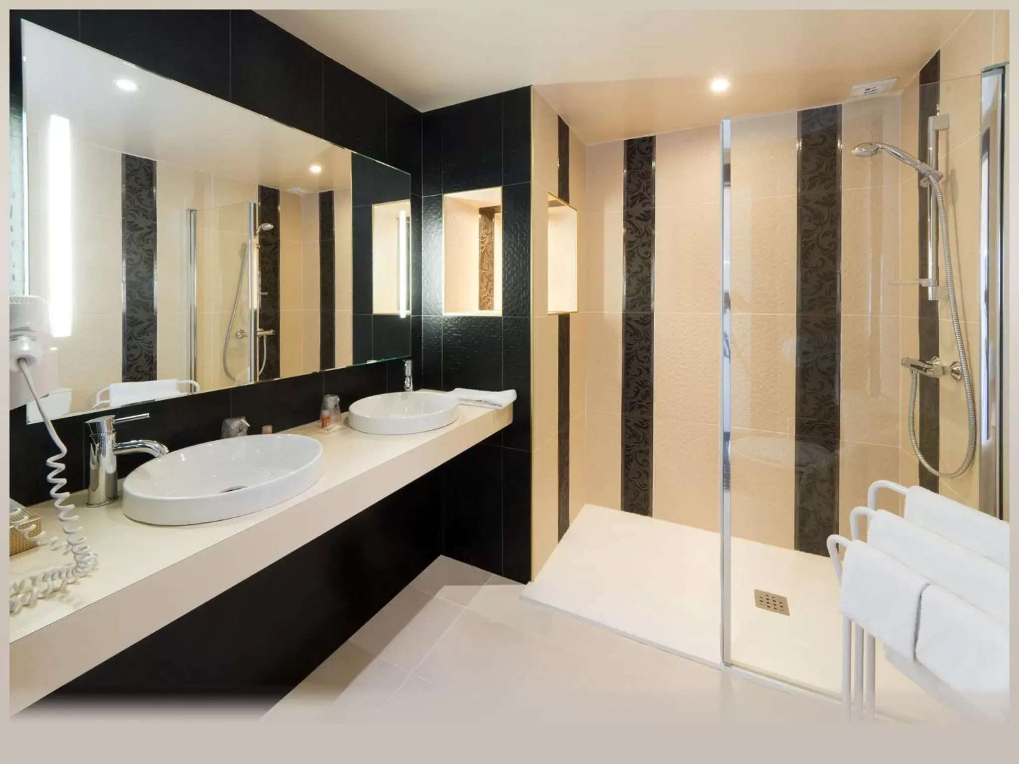 Shower, Bathroom in Best Western Hôtel Royan Océan