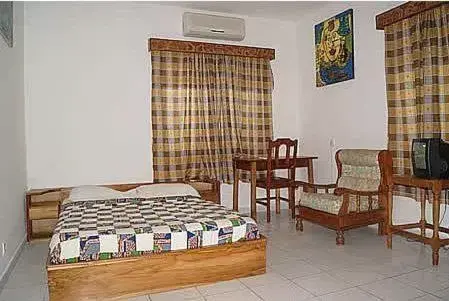 Photo of the whole room, Bed in Hotel Aurore Lomé