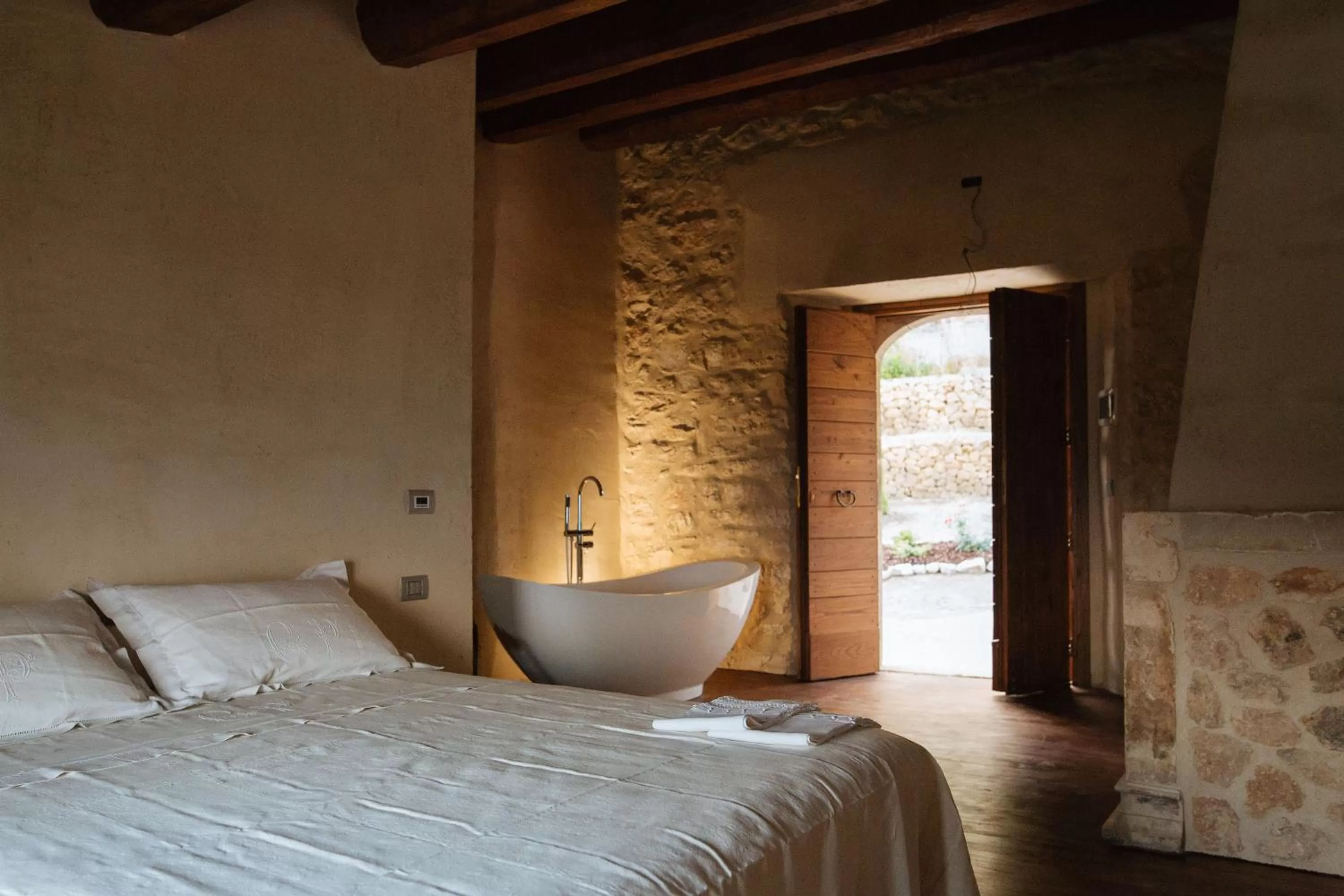 Photo of the whole room, Bed in Charme in Perillis