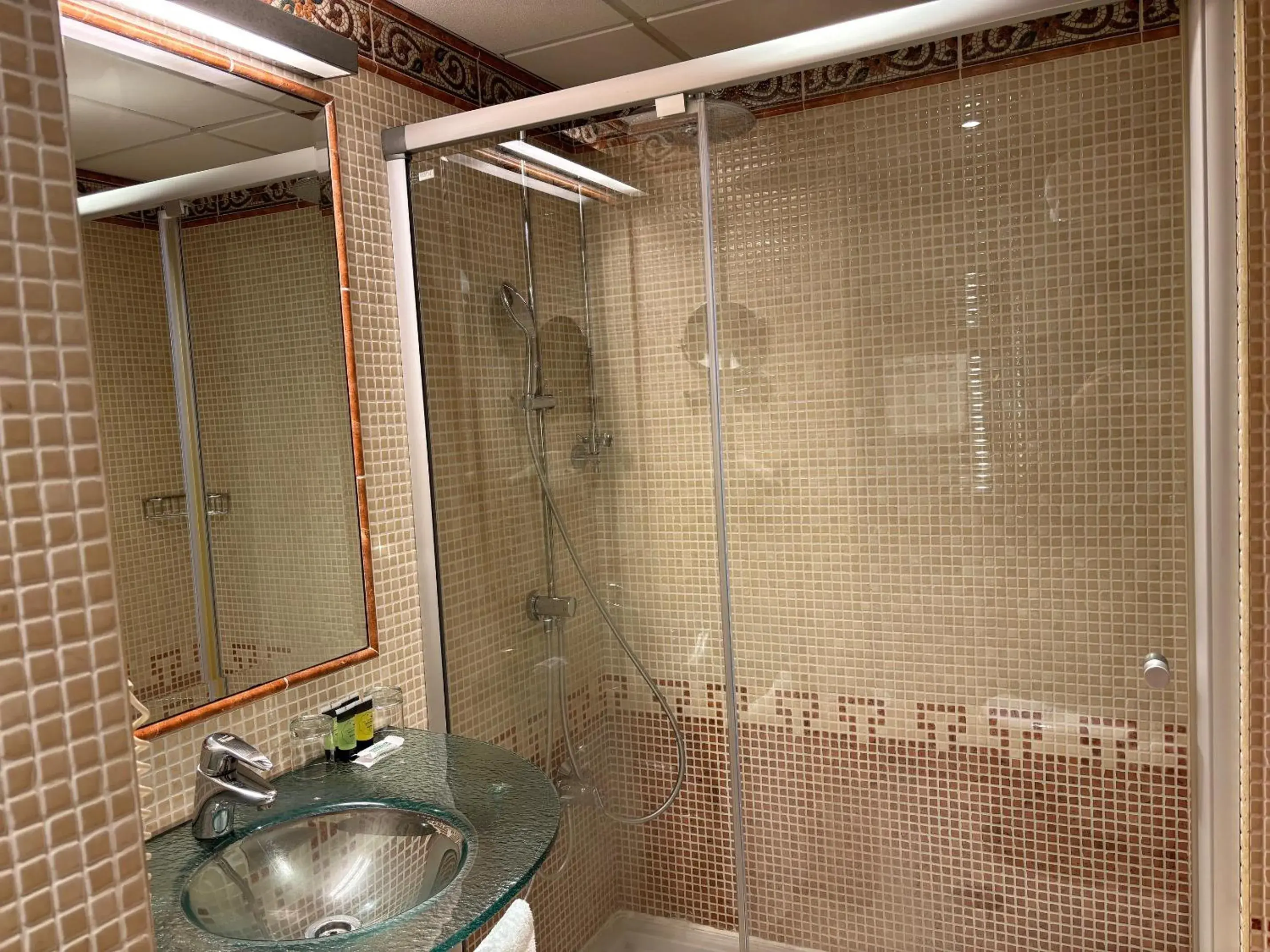 Shower, Bathroom in Gran Hotel Liber & Spa Playa Golf