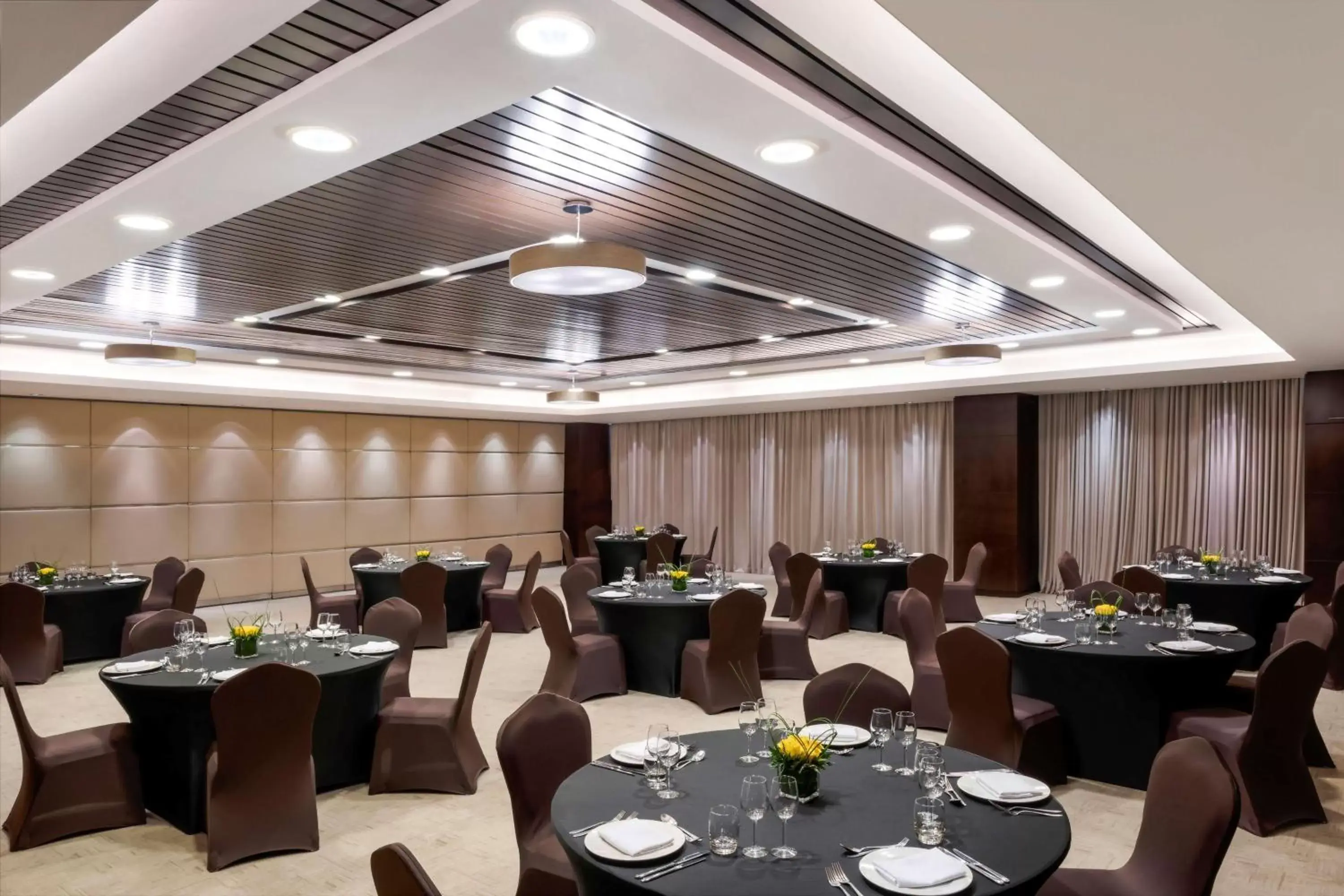 Meeting/conference room, Restaurant/Places to Eat in Hyatt Regency Oryx Doha