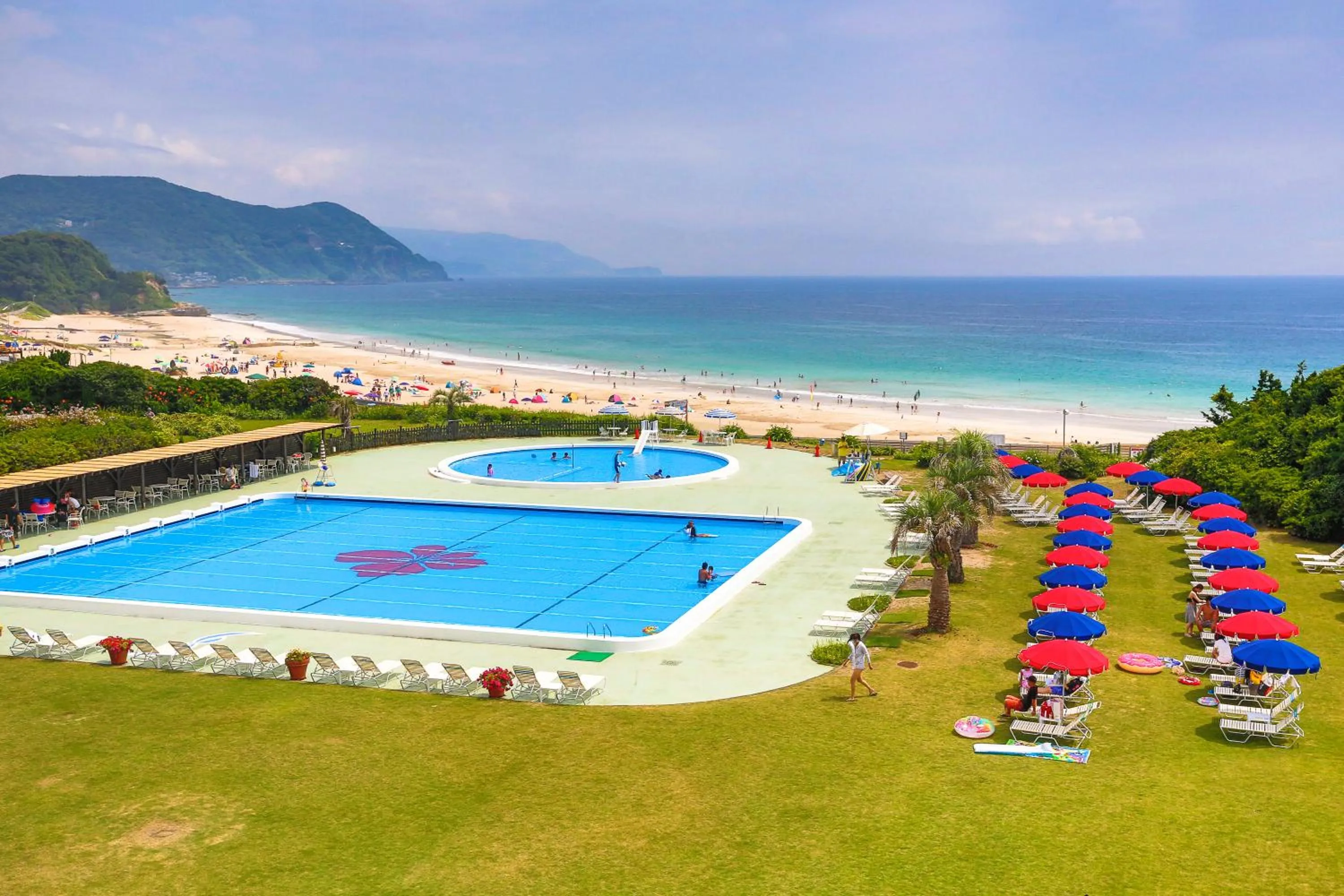 Swimming pool in Hotel Izukyu