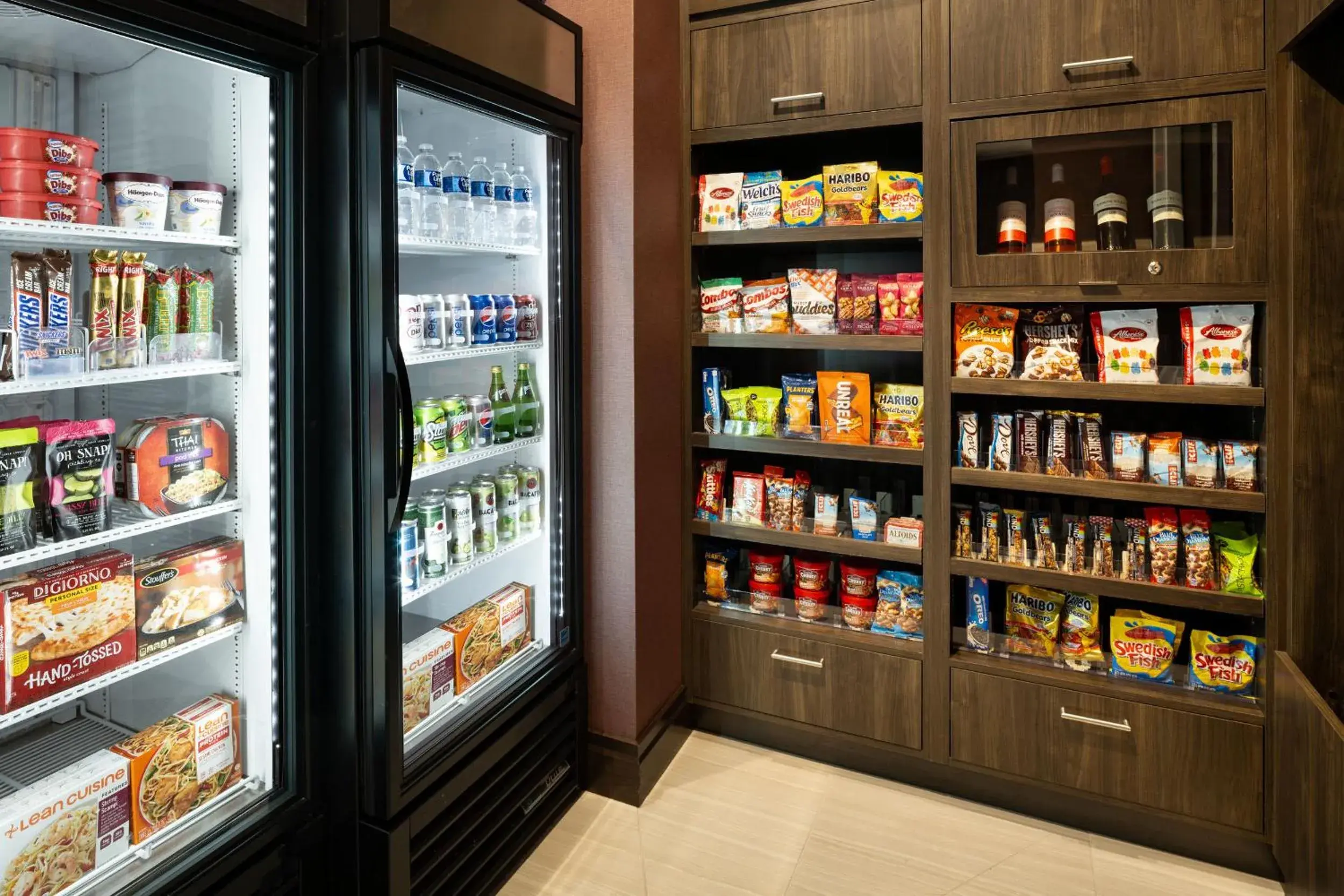 vending machine, Supermarket/Shops in Residence Inn by Marriott Oakland Downtown