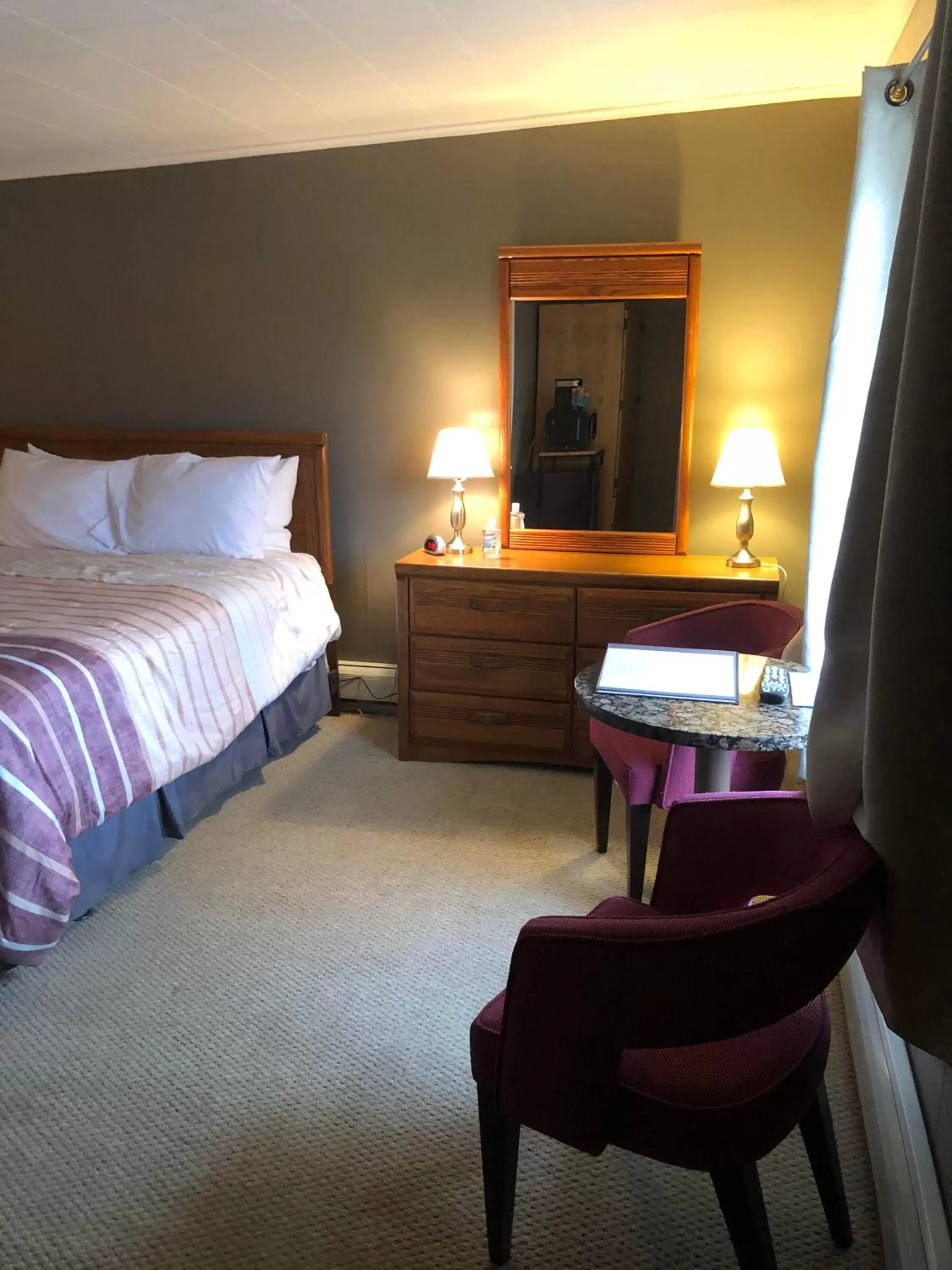 Bed in Oakes Oramel Inn