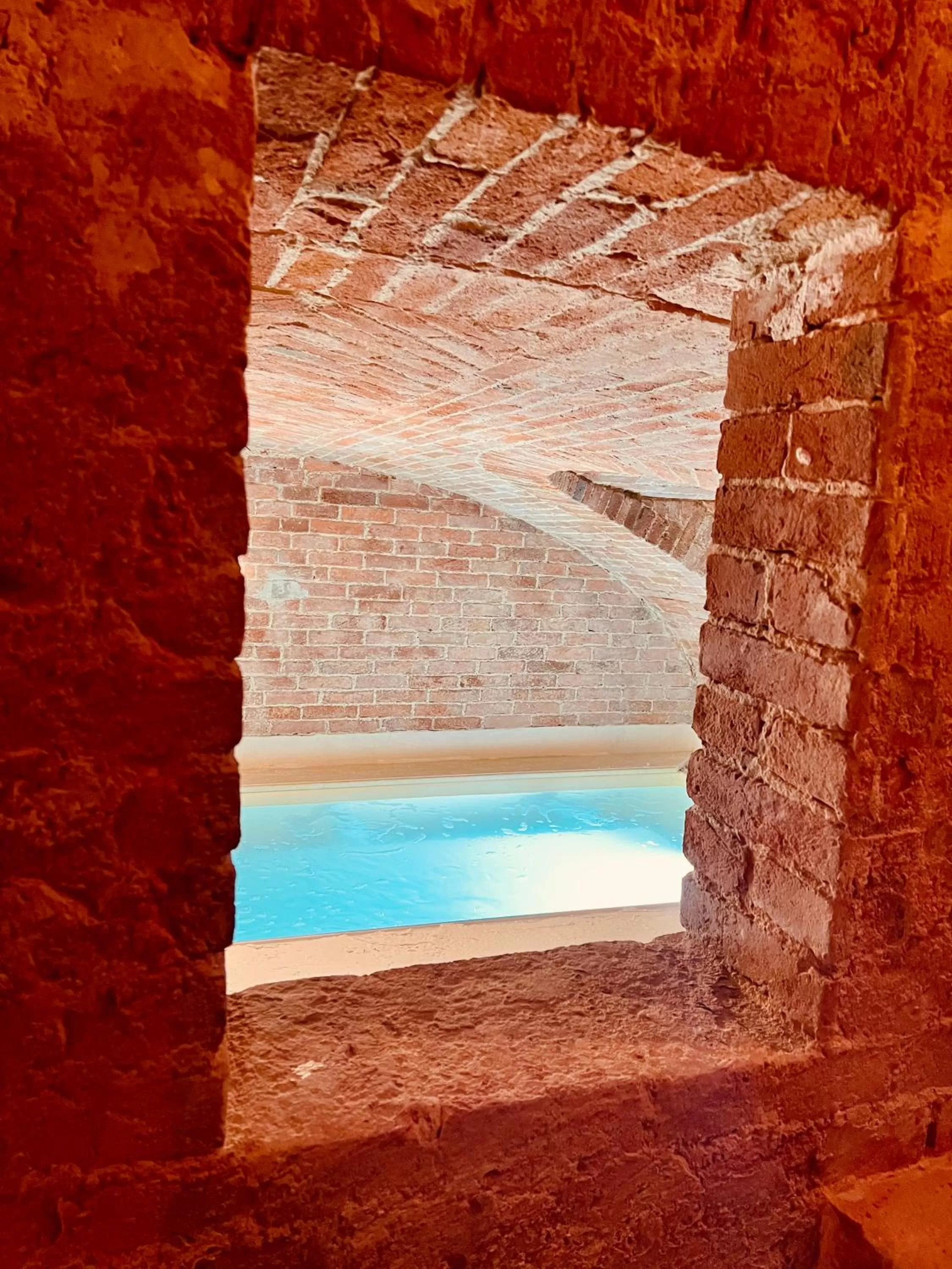 Swimming pool in Il BASÍN